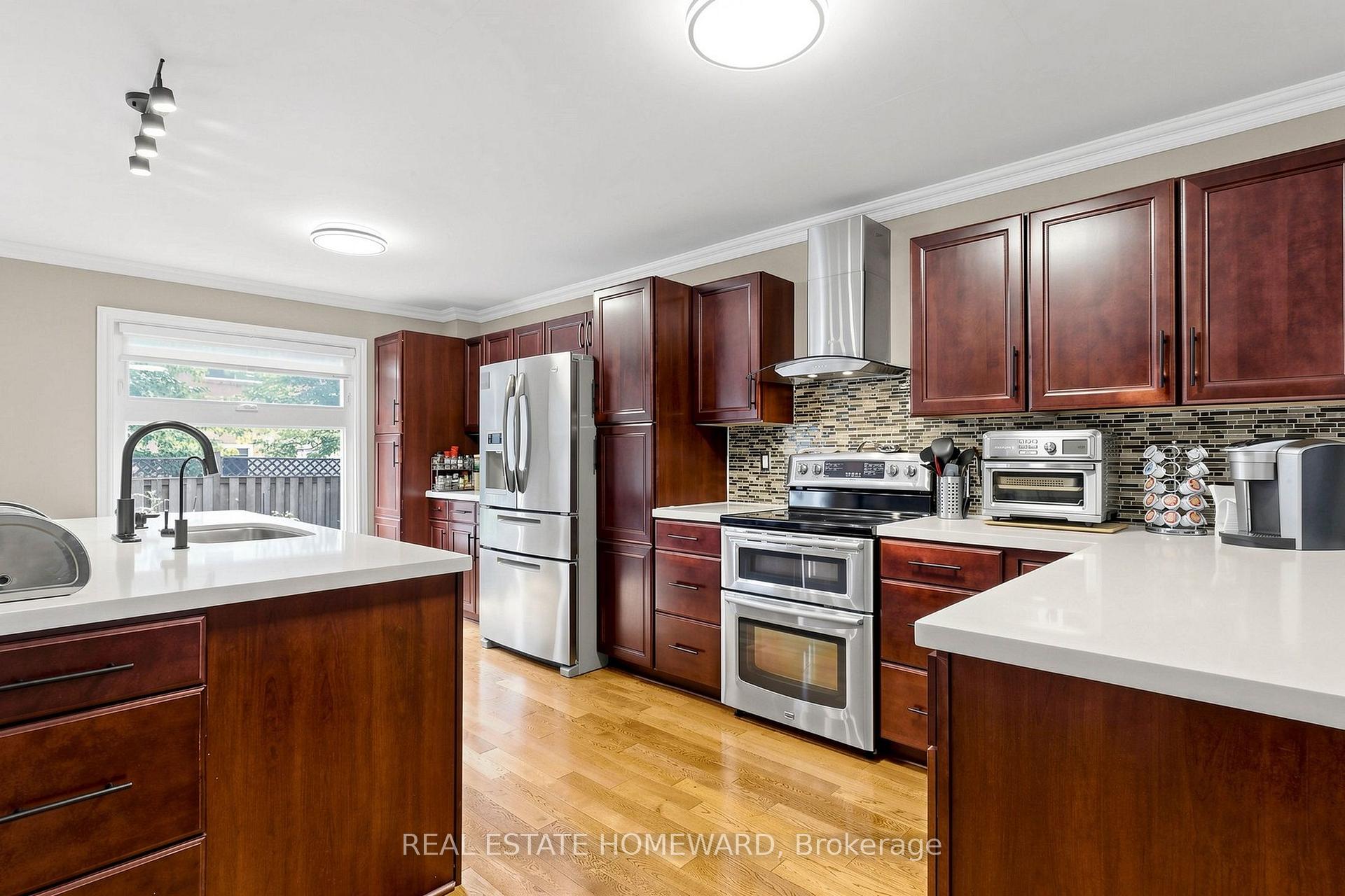 Photo 6 of 242 Badessa Circle, Vaughan, Brownridge — HOMEH