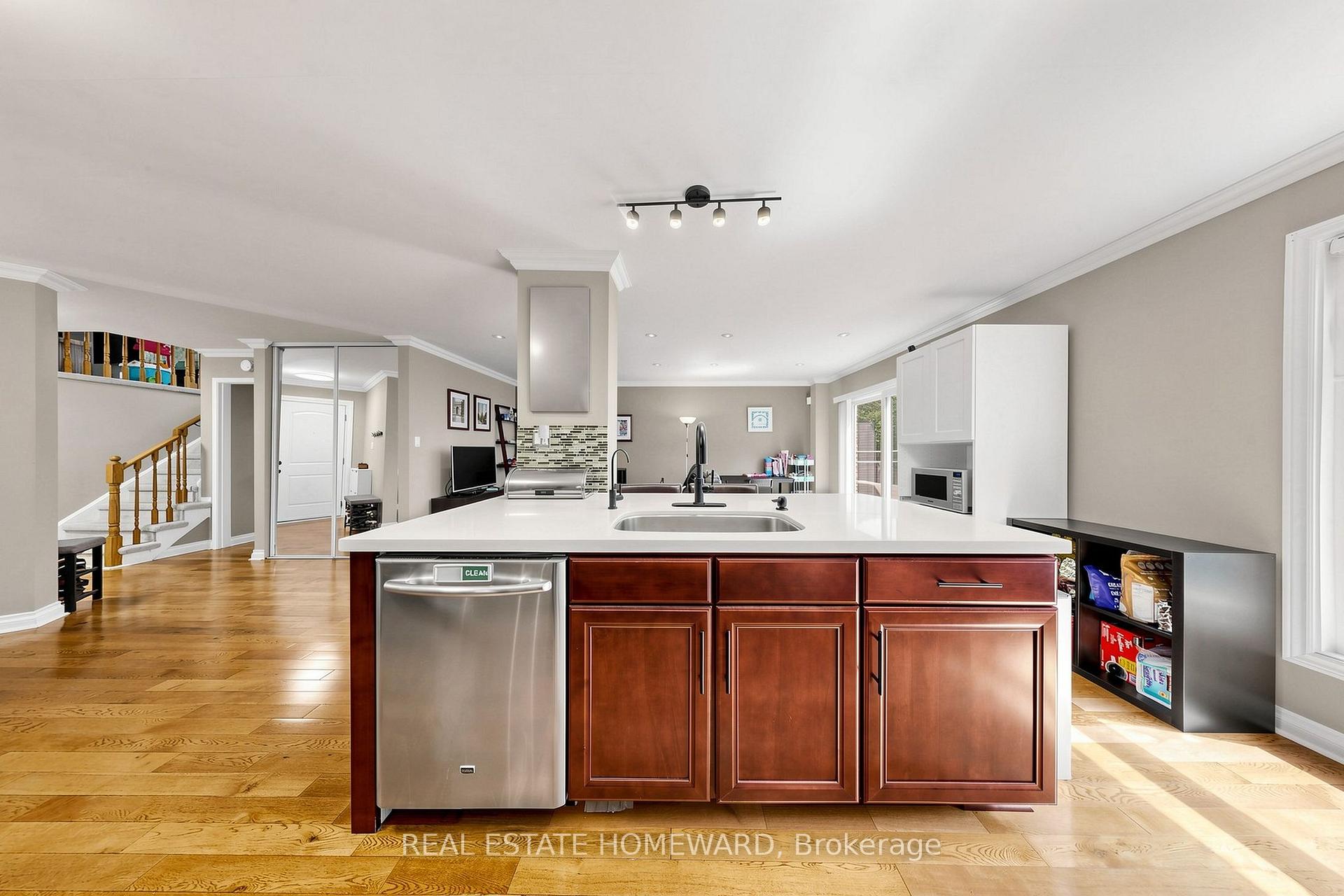 Photo 8 of 242 Badessa Circle, Vaughan, Brownridge — HOMEH