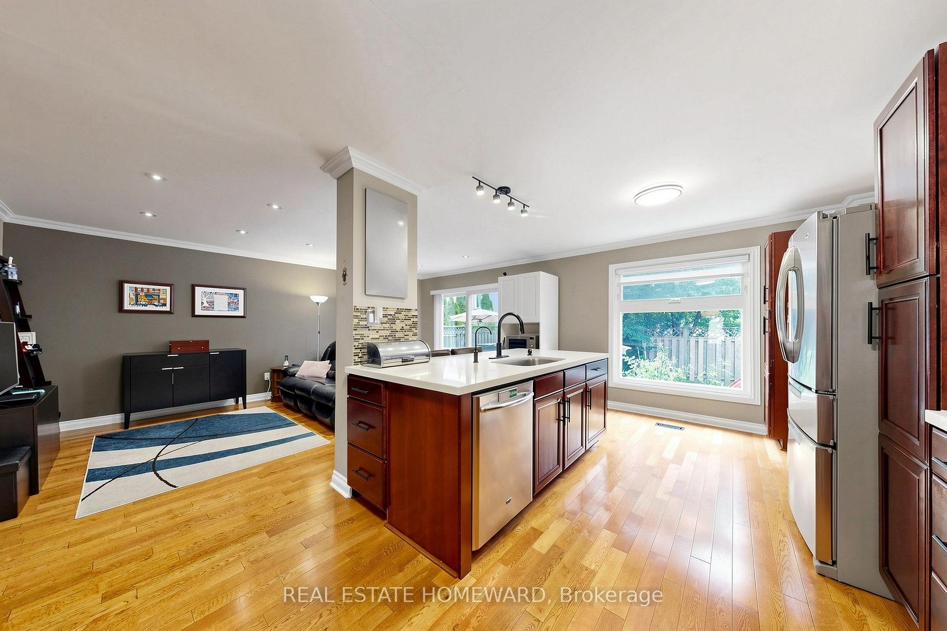 Photo 9 of 242 Badessa Circle, Vaughan, Brownridge — HOMEH