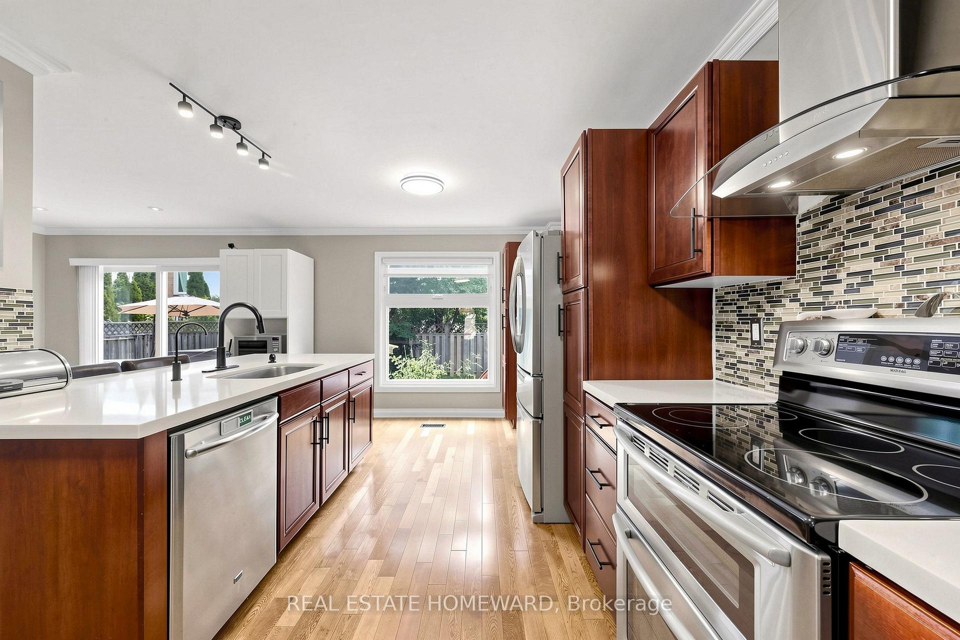 Photo 10 of 242 Badessa Circle, Vaughan, Brownridge — HOMEH