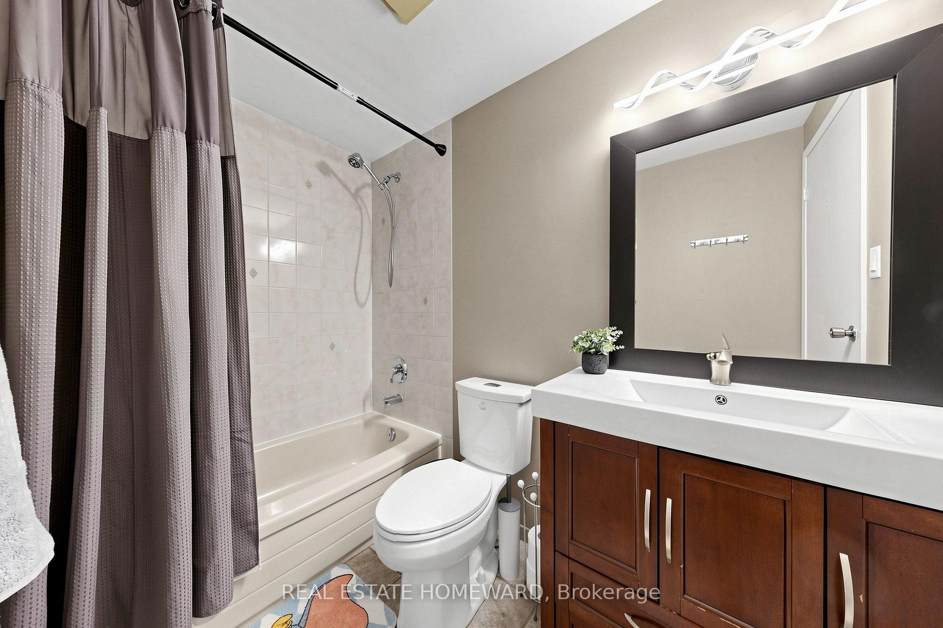 Photo 21 of 242 Badessa Circle, Vaughan, Brownridge — HOMEH