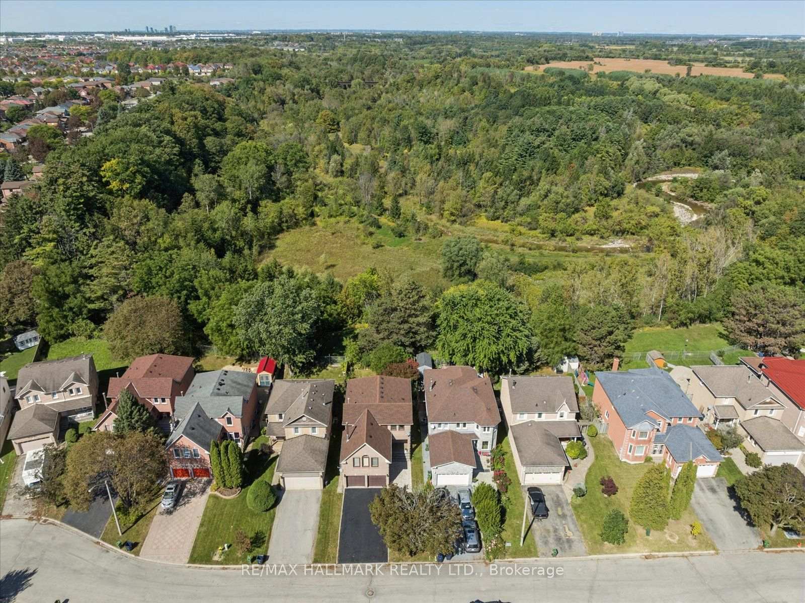Photo 2 of 32 Valley Centre Drive, Scarborough, Rouge — HOMEH