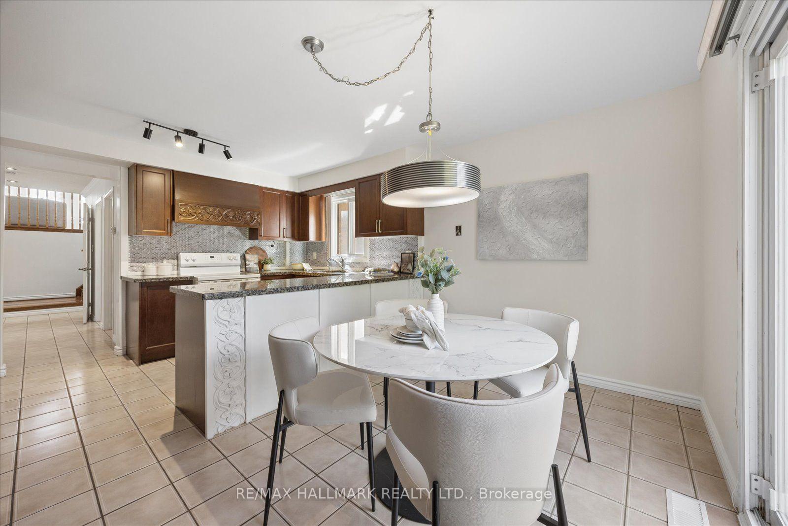 Photo 11 of 32 Valley Centre Drive, Scarborough, Rouge — HOMEH