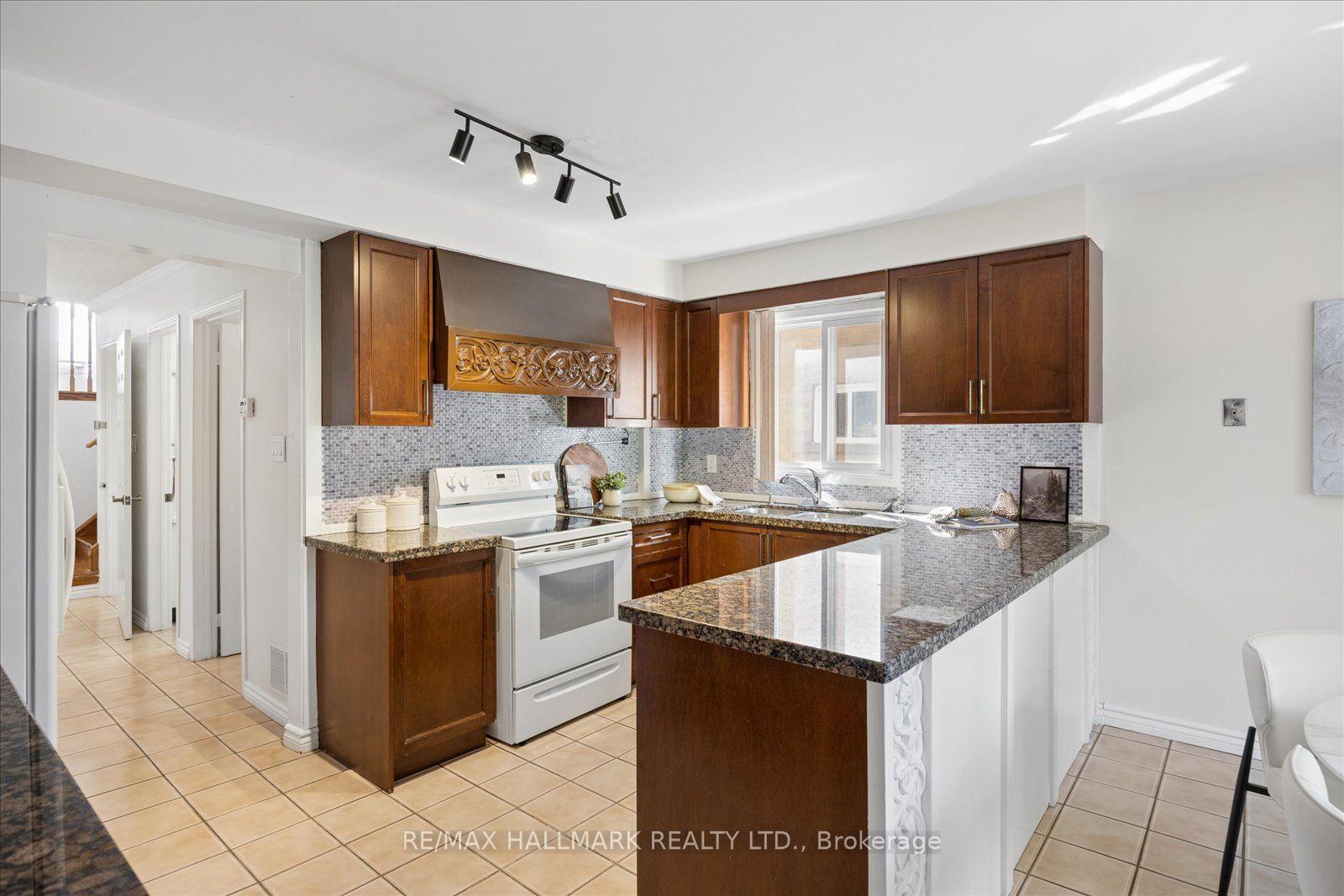 Photo 12 of 32 Valley Centre Drive, Scarborough, Rouge — HOMEH
