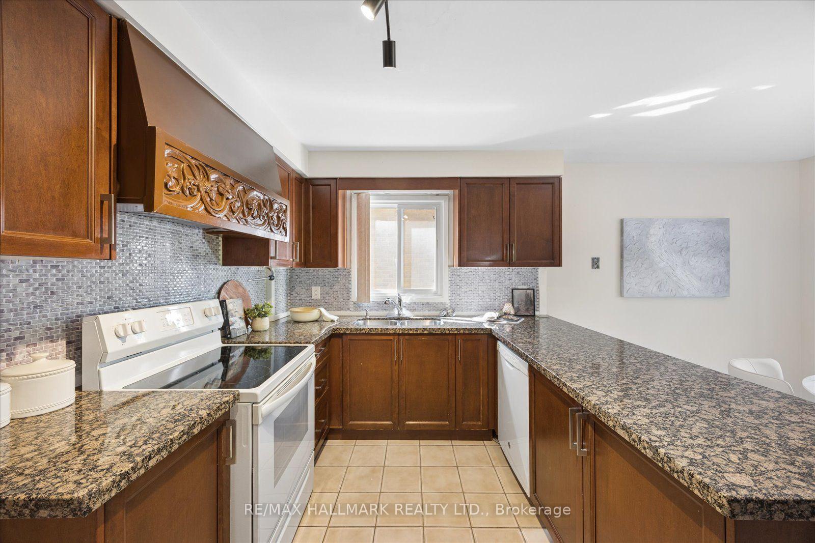 Photo 13 of 32 Valley Centre Drive, Scarborough, Rouge — HOMEH