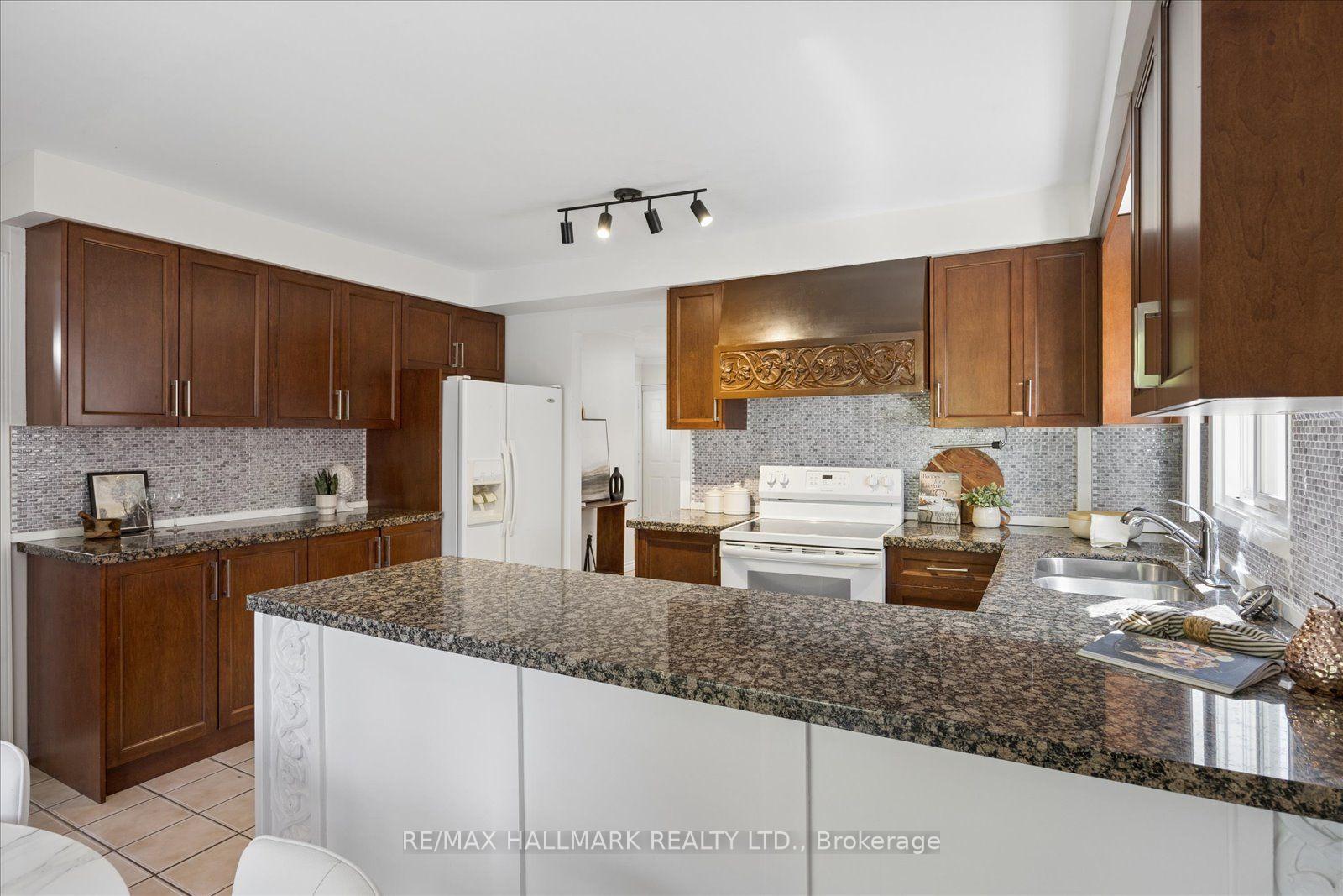Photo 14 of 32 Valley Centre Drive, Scarborough, Rouge — HOMEH