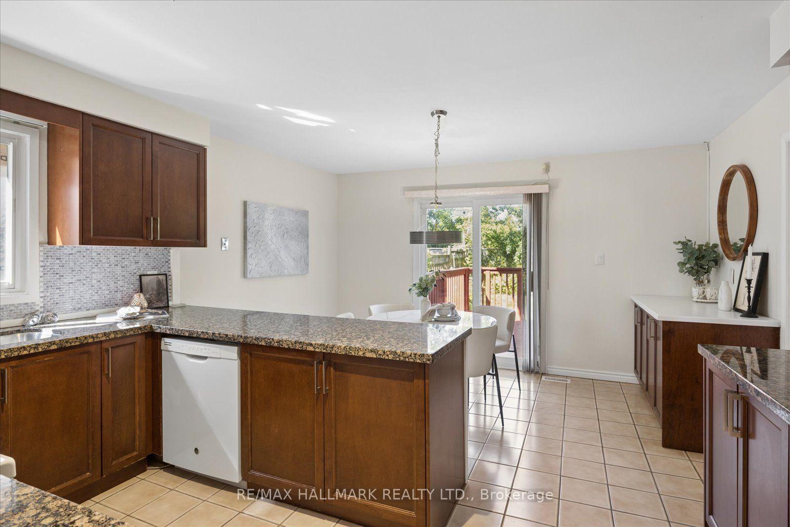 Photo 16 of 32 Valley Centre Drive, Scarborough, Rouge — HOMEH