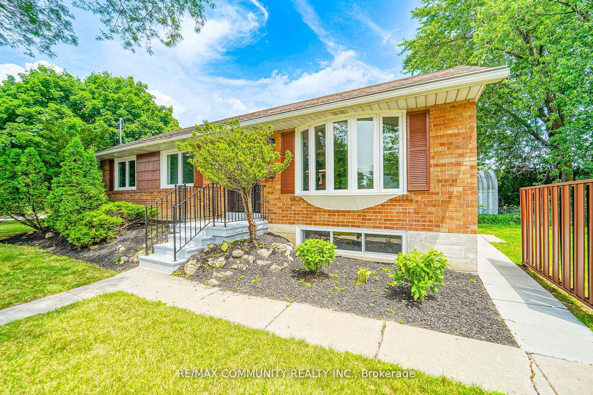 Photo 1 of Unit Main, 43 Christina Crescent, Scarborough, Wexford-Maryvale — HOMEH