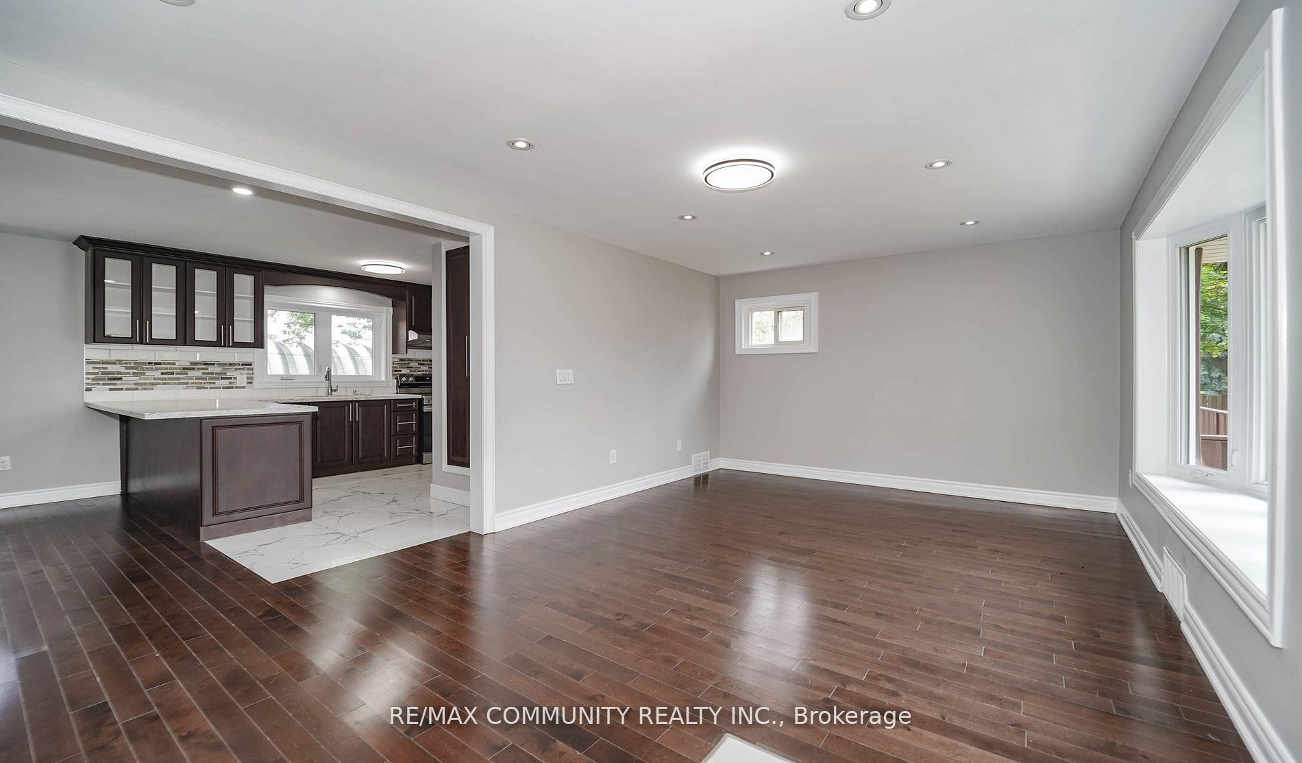 Photo 5 of Unit Main, 43 Christina Crescent, Scarborough, Wexford-Maryvale — HOMEH