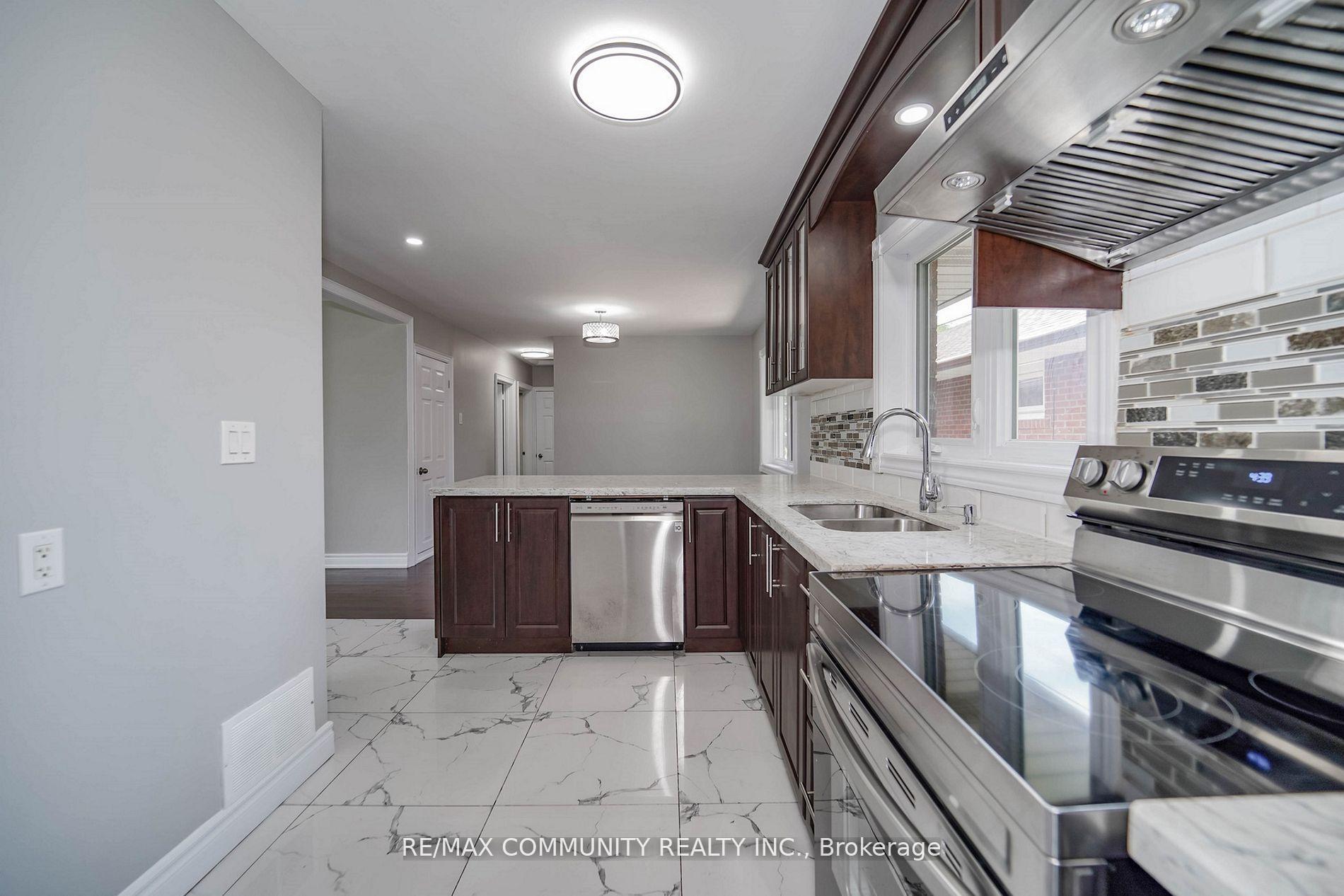 Photo 6 of Unit Main, 43 Christina Crescent, Scarborough, Wexford-Maryvale — HOMEH