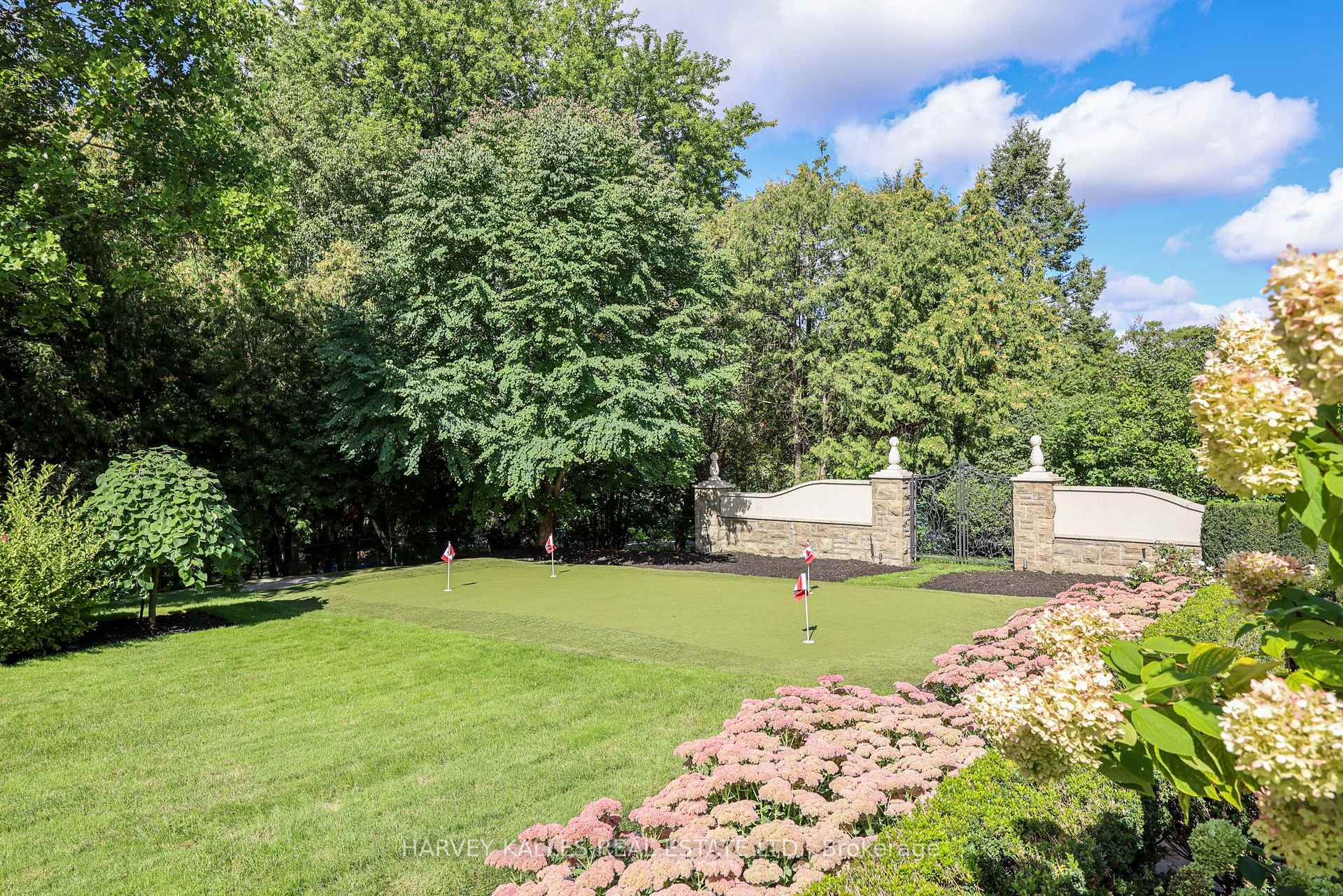 Photo 30 of 43 Thornbank Road, Vaughan, Uplands — HOMEH