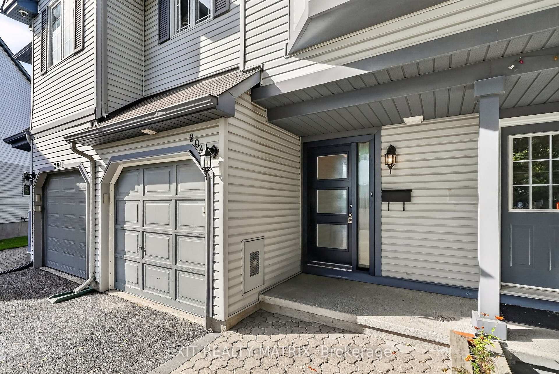 Photo 3 of 2043 Avenue O, Ottawa, Eastway Gardens/Industrial Park — HOMEH