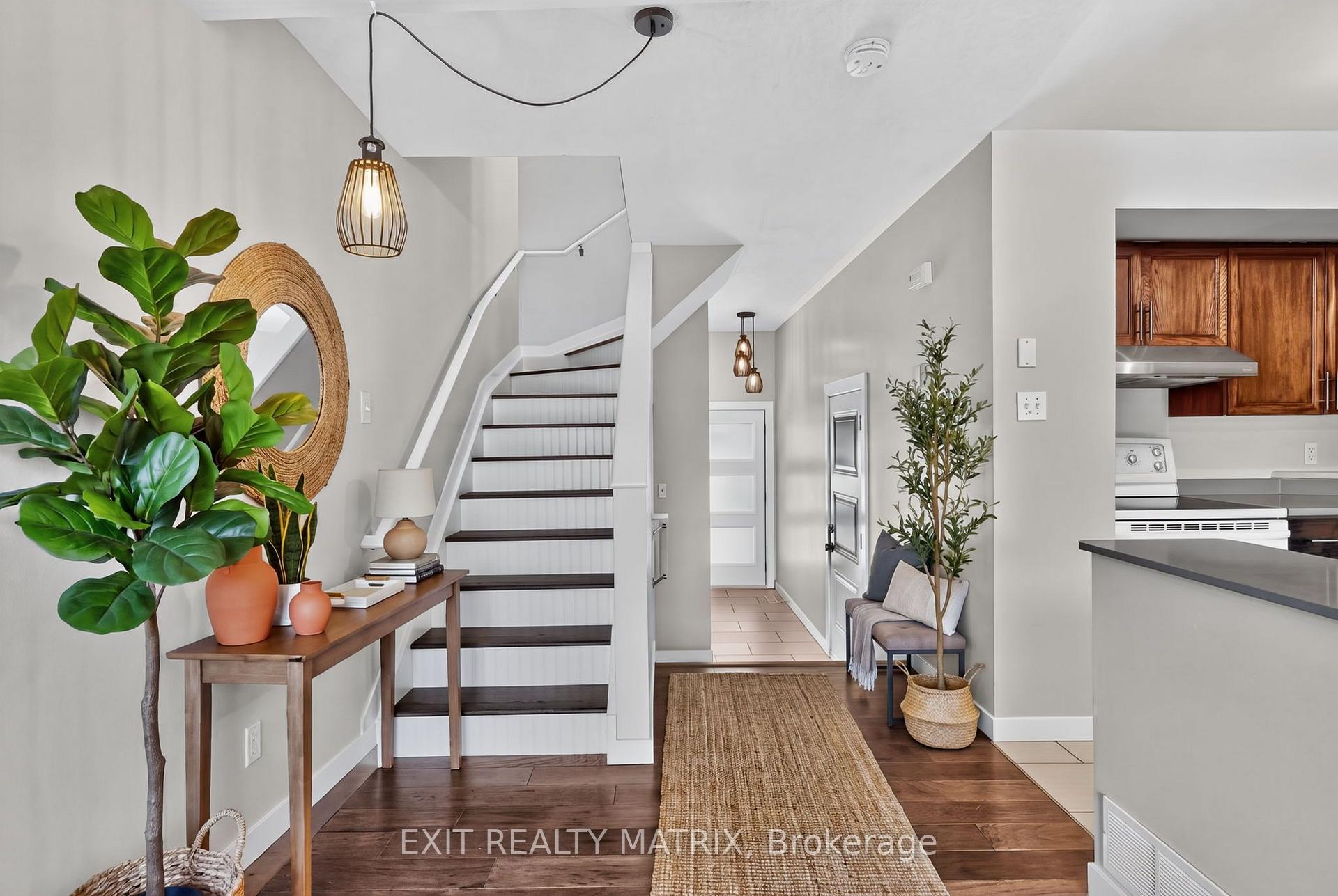 Photo 4 of 2043 Avenue O, Ottawa, Eastway Gardens/Industrial Park — HOMEH
