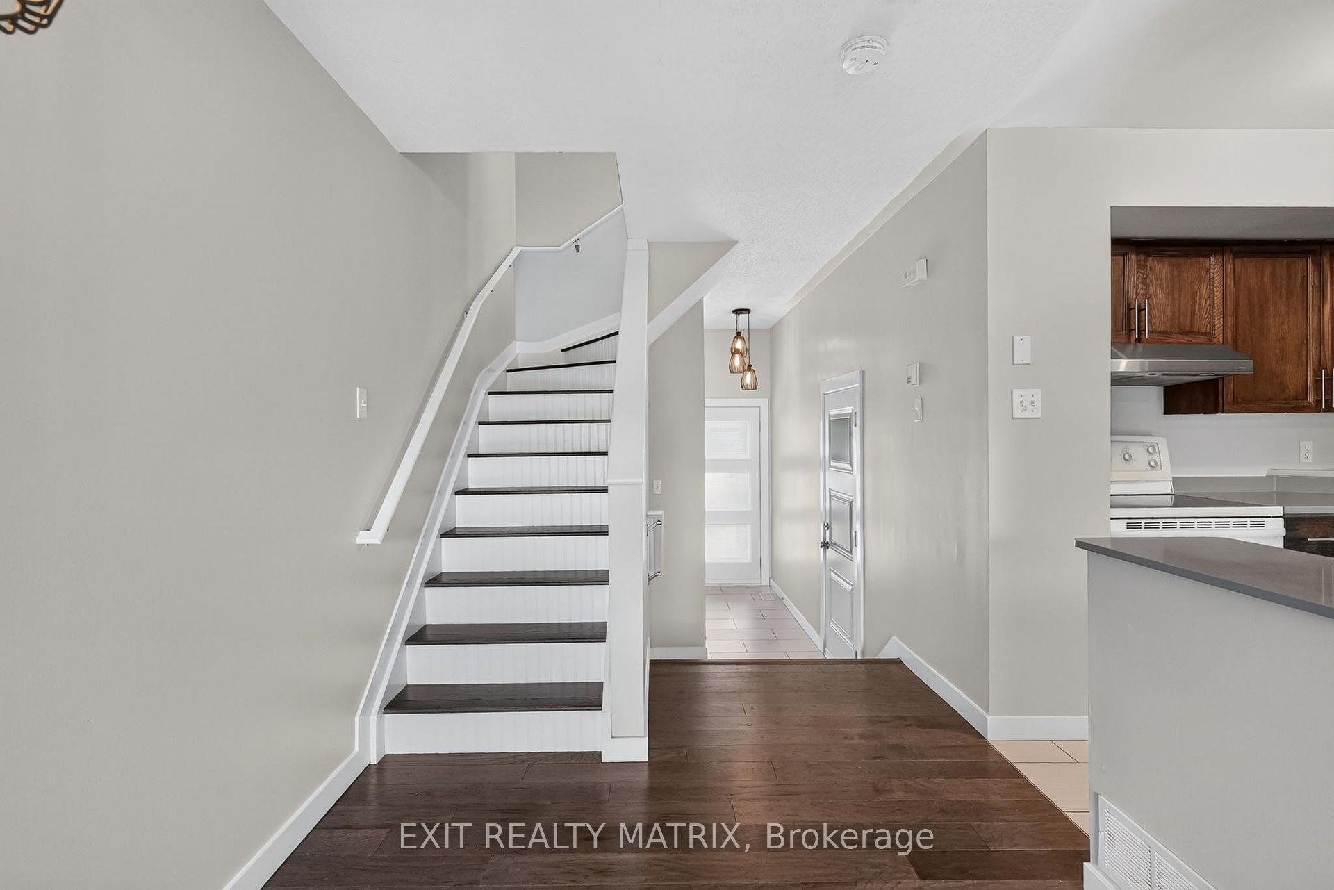 Photo 5 of 2043 Avenue O, Ottawa, Eastway Gardens/Industrial Park — HOMEH