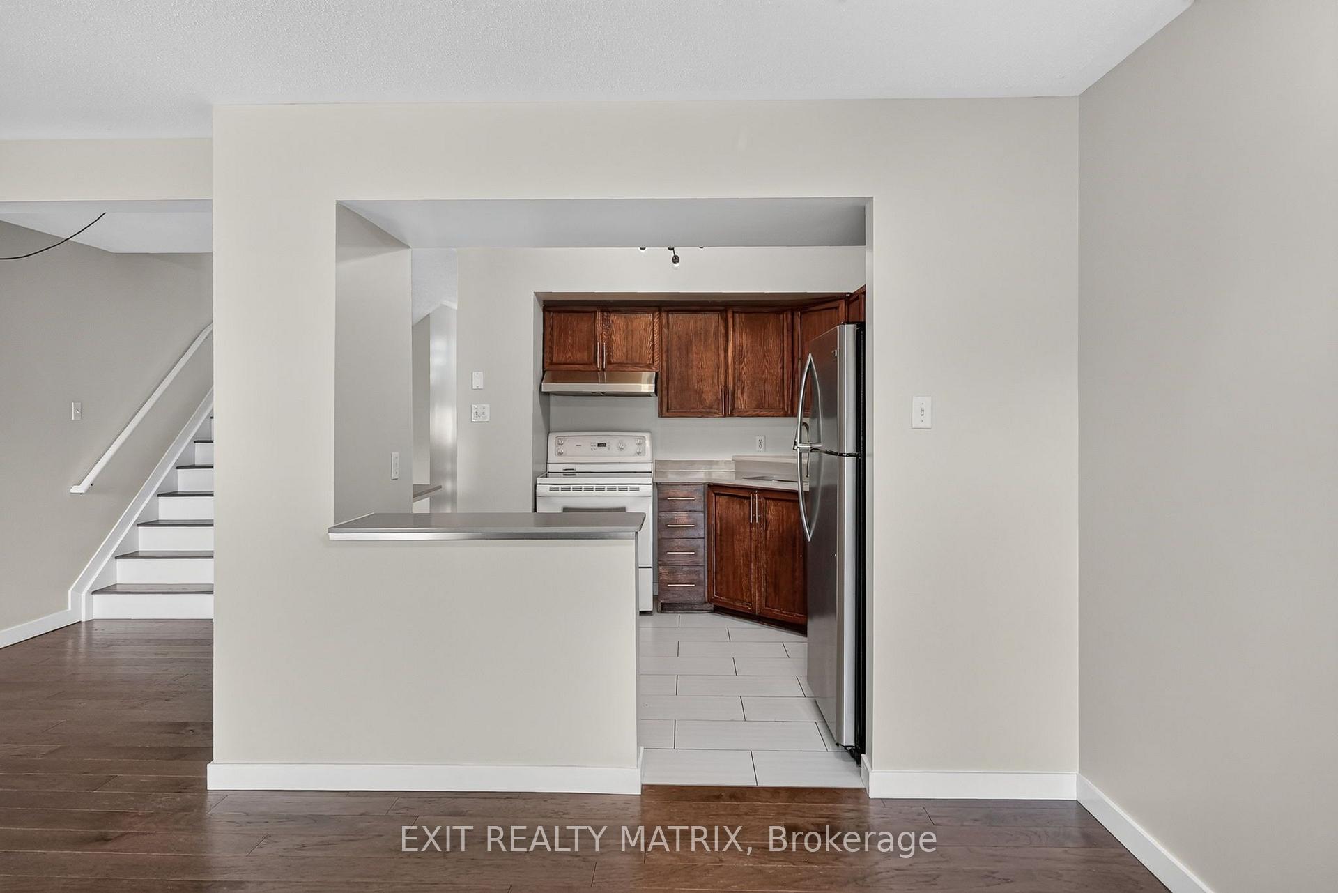 Photo 12 of 2043 Avenue O, Ottawa, Eastway Gardens/Industrial Park — HOMEH