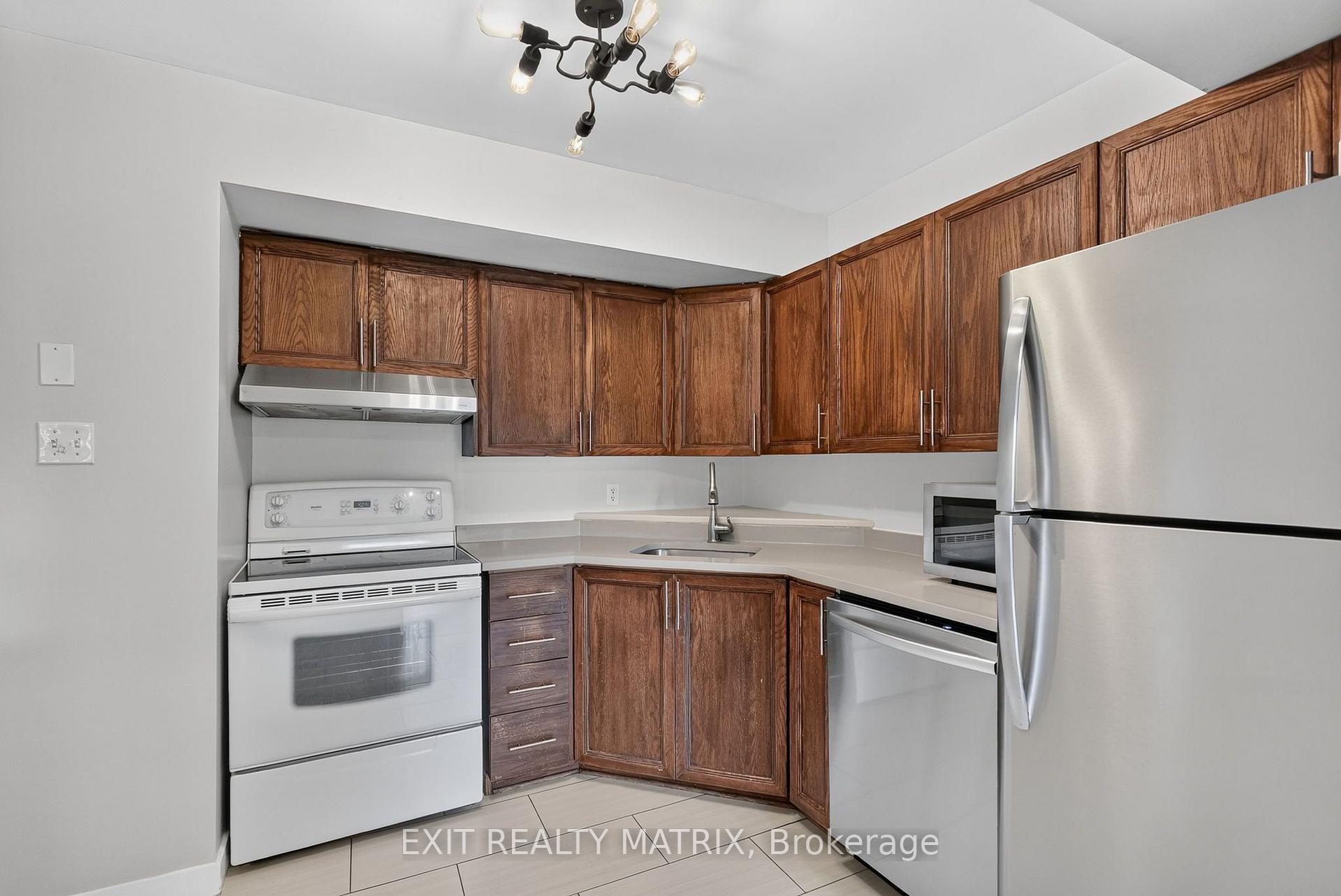 Photo 14 of 2043 Avenue O, Ottawa, Eastway Gardens/Industrial Park — HOMEH