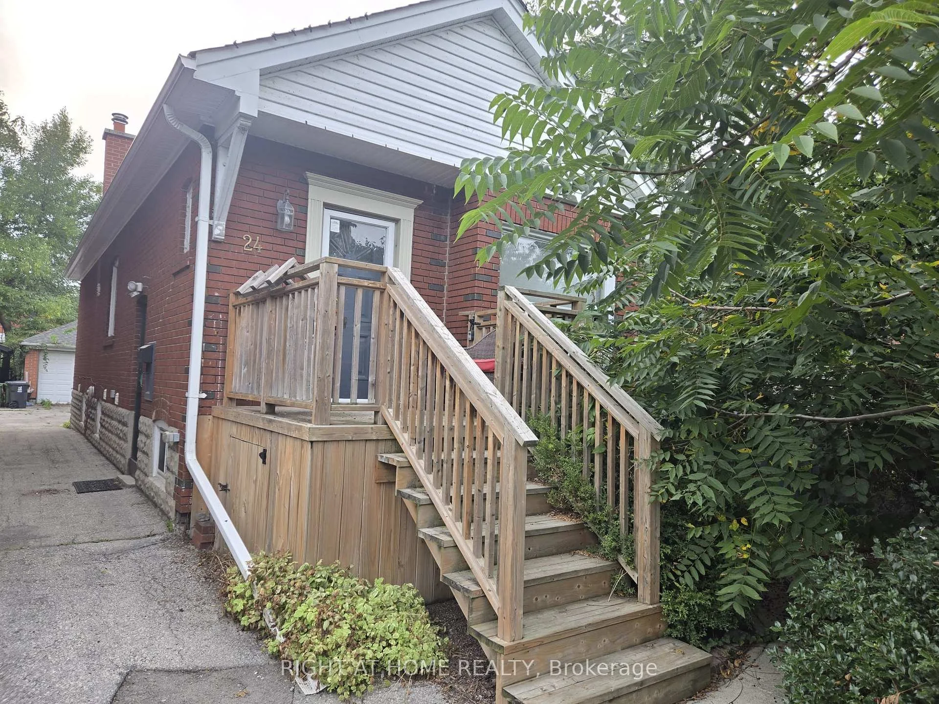 Photo 2 of 24 Third Street, Etobicoke, New Toronto — HOMEH