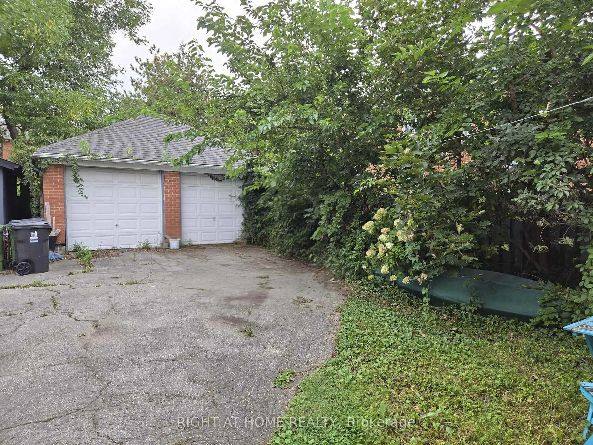 Photo 4 of 24 Third Street, Etobicoke, New Toronto — HOMEH