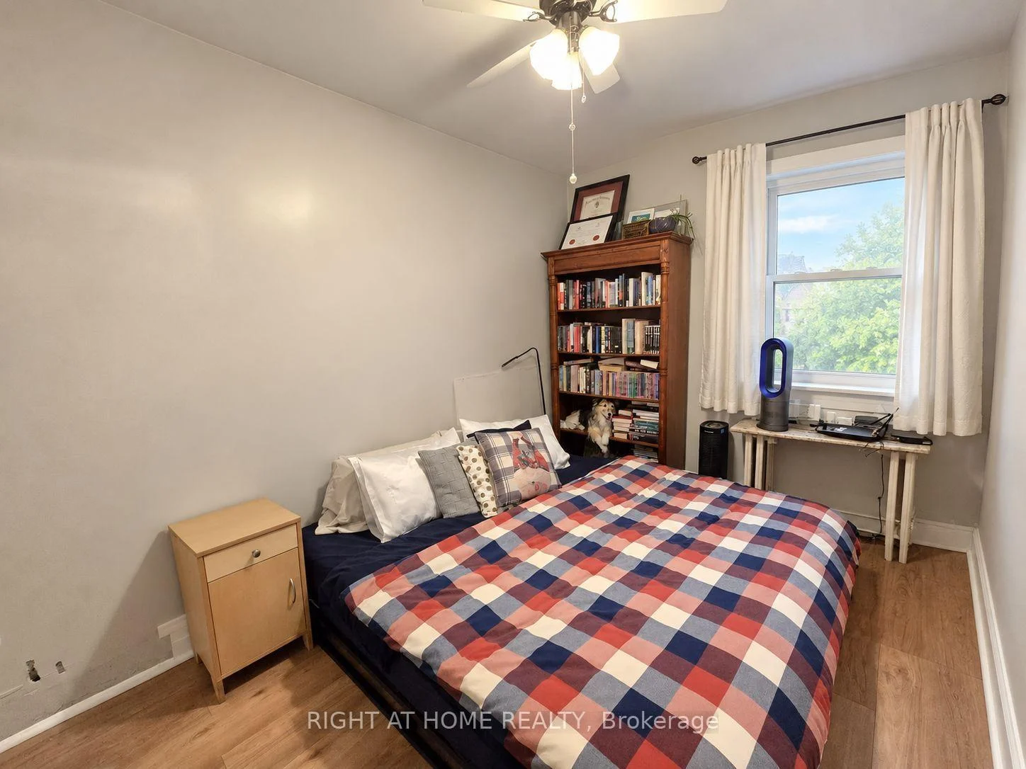 Photo 10 of 24 Third Street, Etobicoke, New Toronto — HOMEH