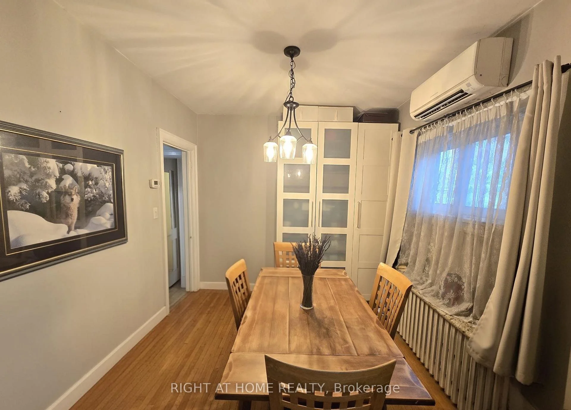 Photo 9 of 24 Third Street, Etobicoke, New Toronto — HOMEH