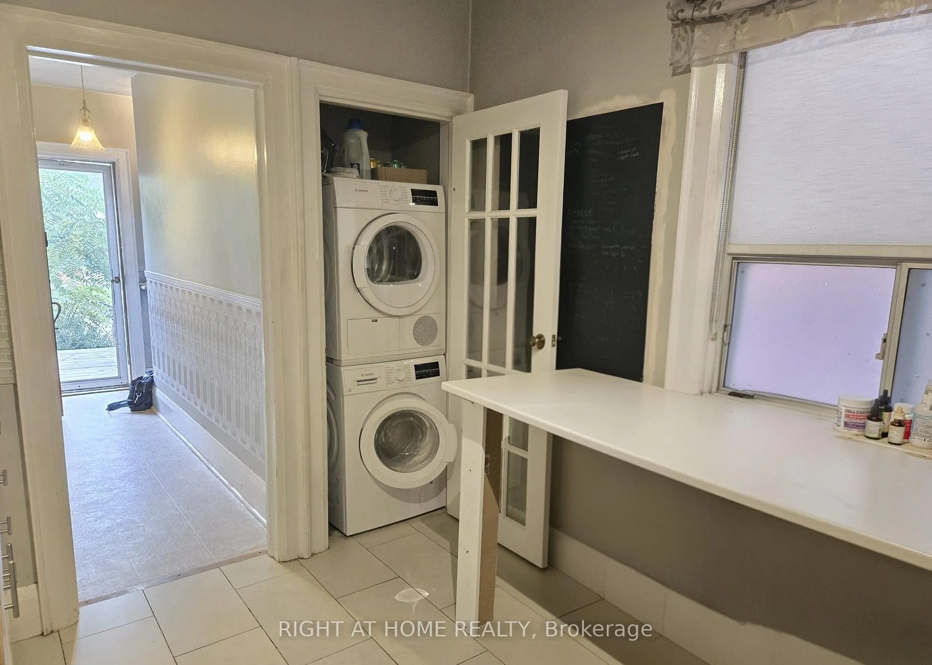 Photo 13 of 24 Third Street, Etobicoke, New Toronto — HOMEH
