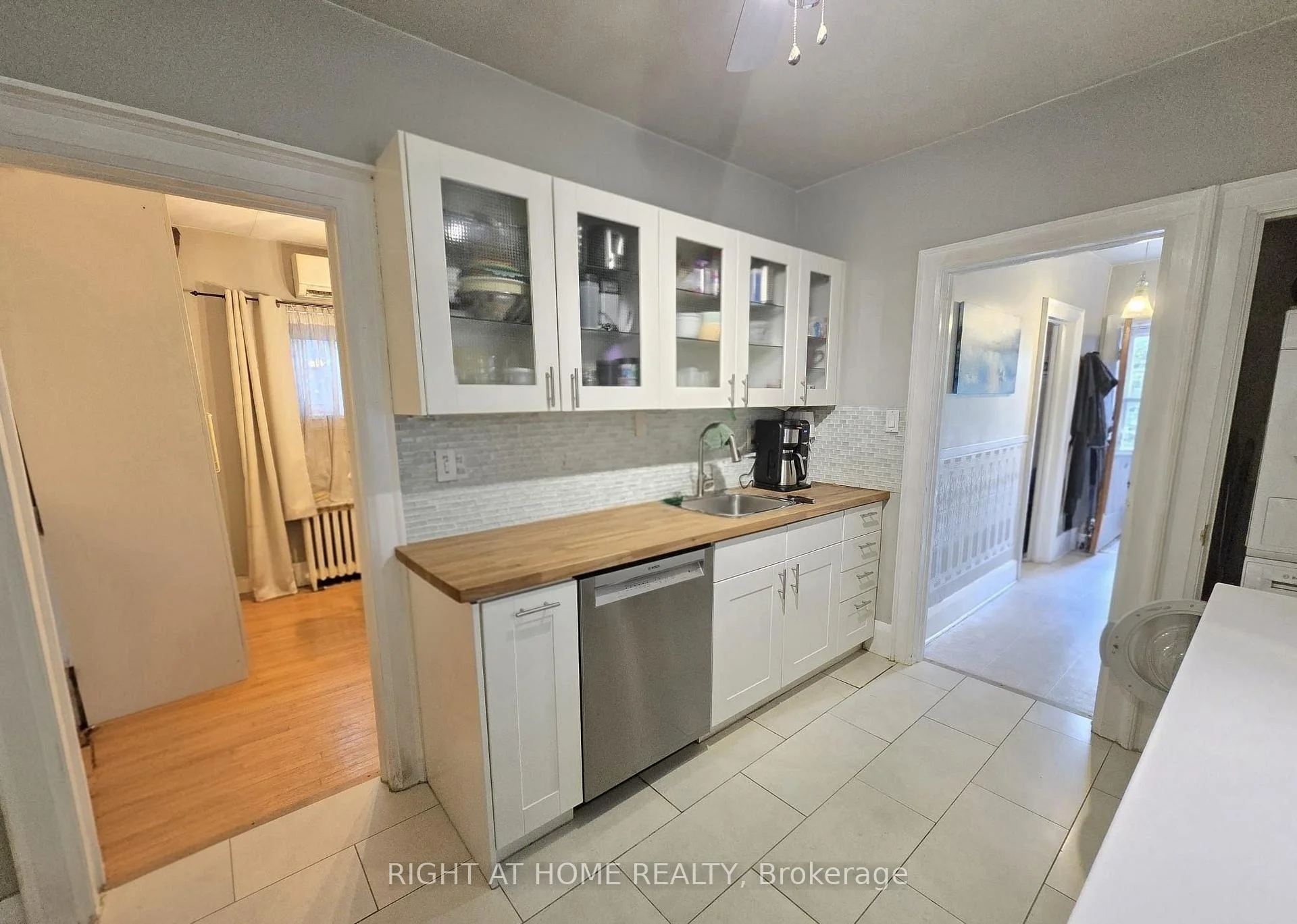 Photo 5 of 24 Third Street, Etobicoke, New Toronto — HOMEH