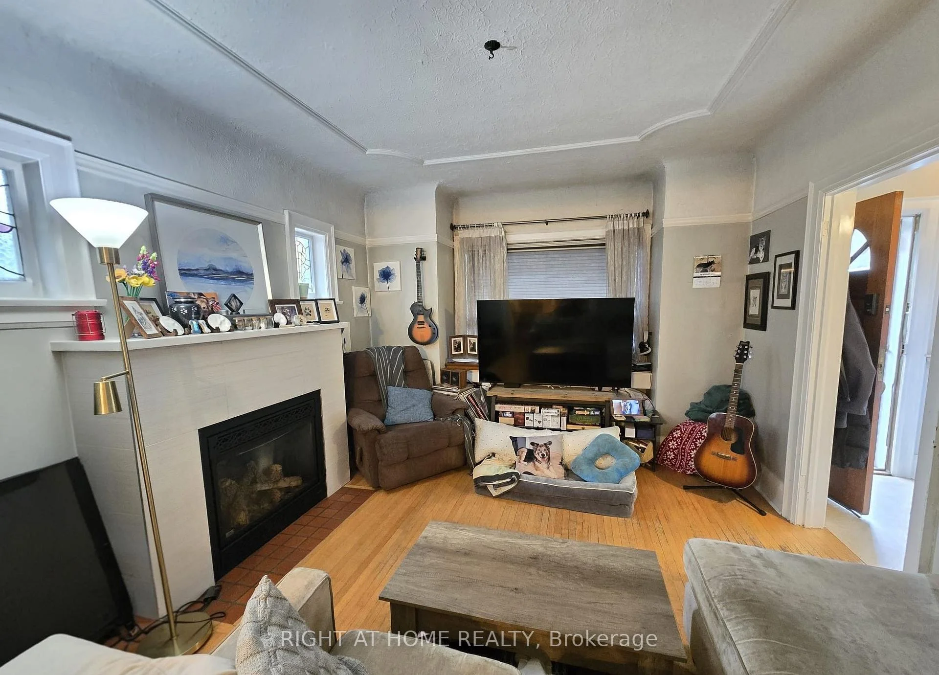 Photo 6 of 24 Third Street, Etobicoke, New Toronto — HOMEH