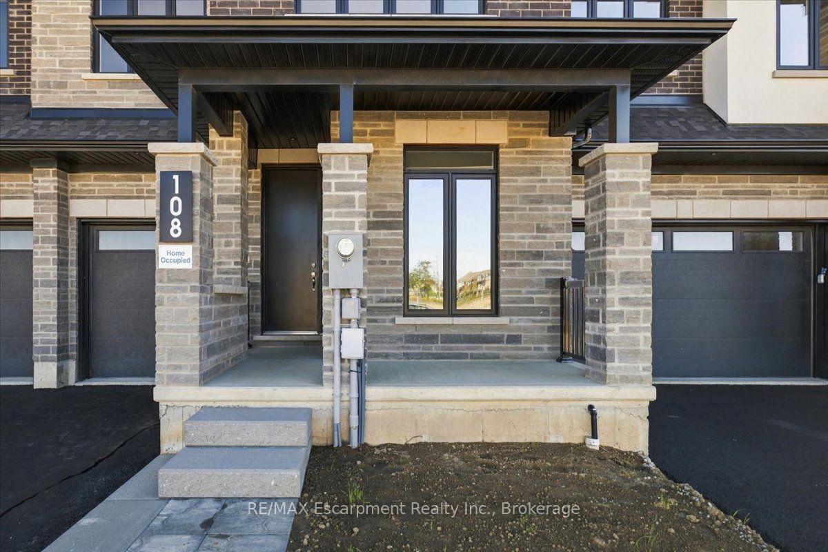 Photo 4 of 108 Valley Trail Place, Hamilton, Waterdown — HOMEH