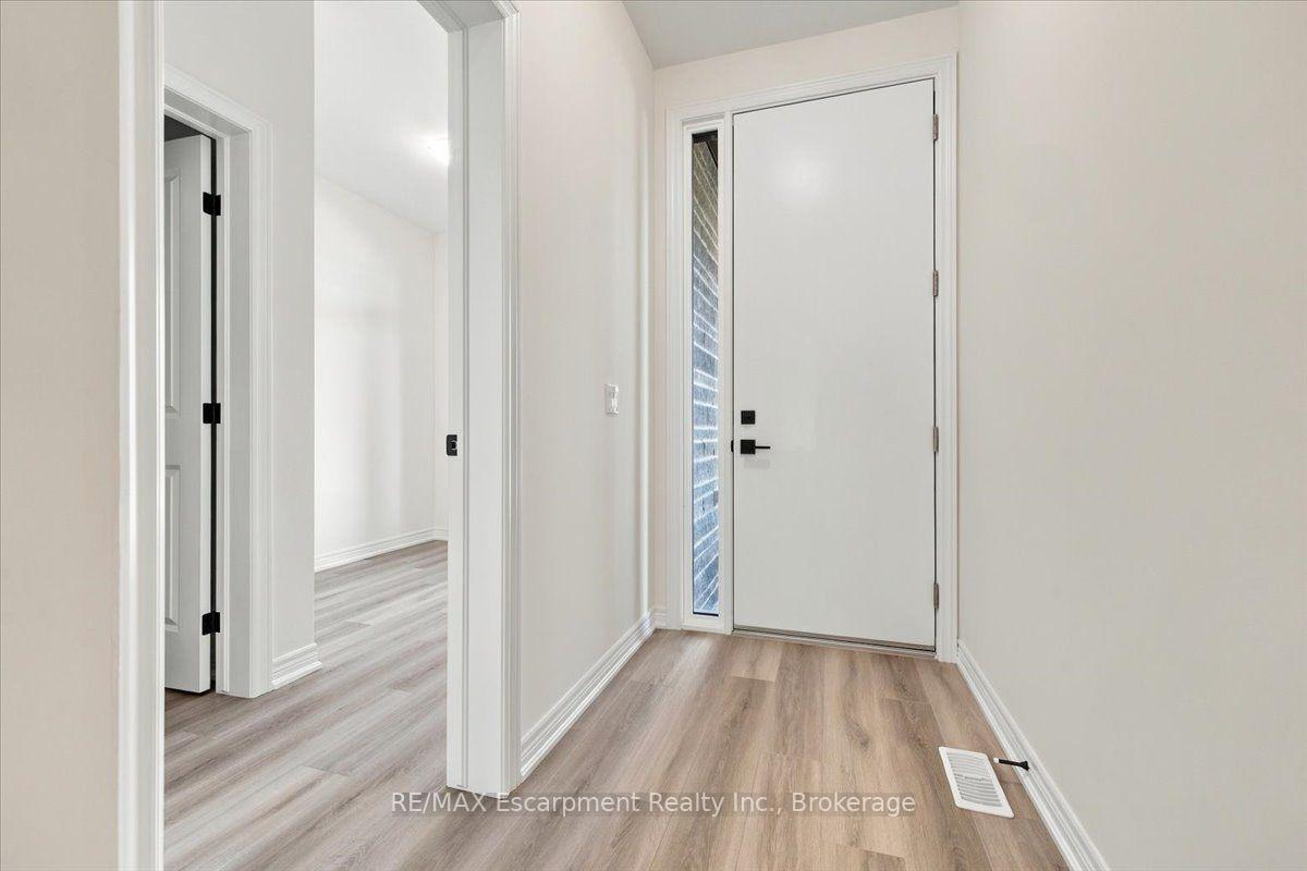 Photo 5 of 108 Valley Trail Place, Hamilton, Waterdown — HOMEH