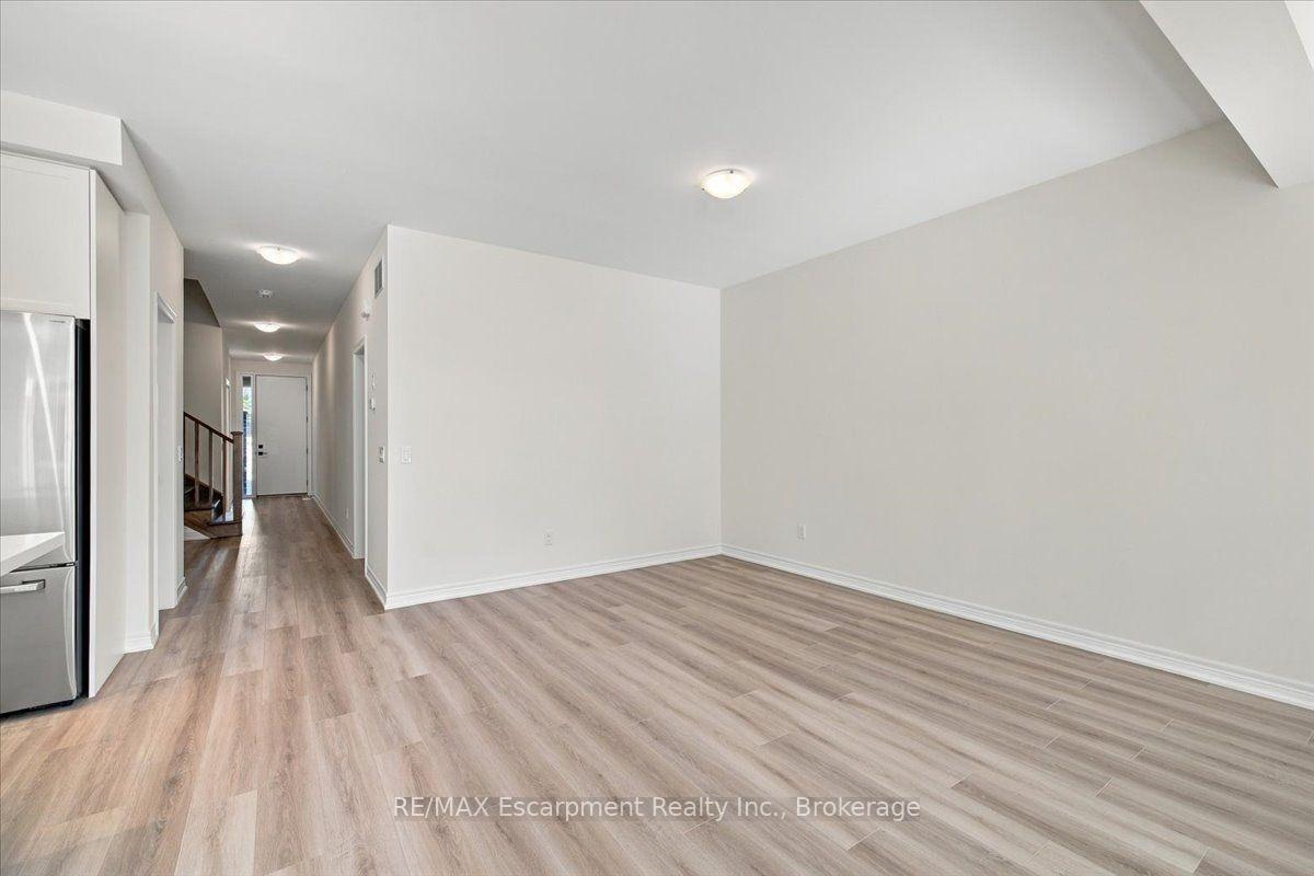 Photo 12 of 108 Valley Trail Place, Hamilton, Waterdown — HOMEH