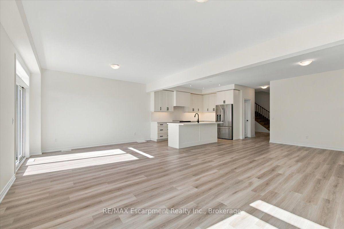 Photo 18 of 108 Valley Trail Place, Hamilton, Waterdown — HOMEH