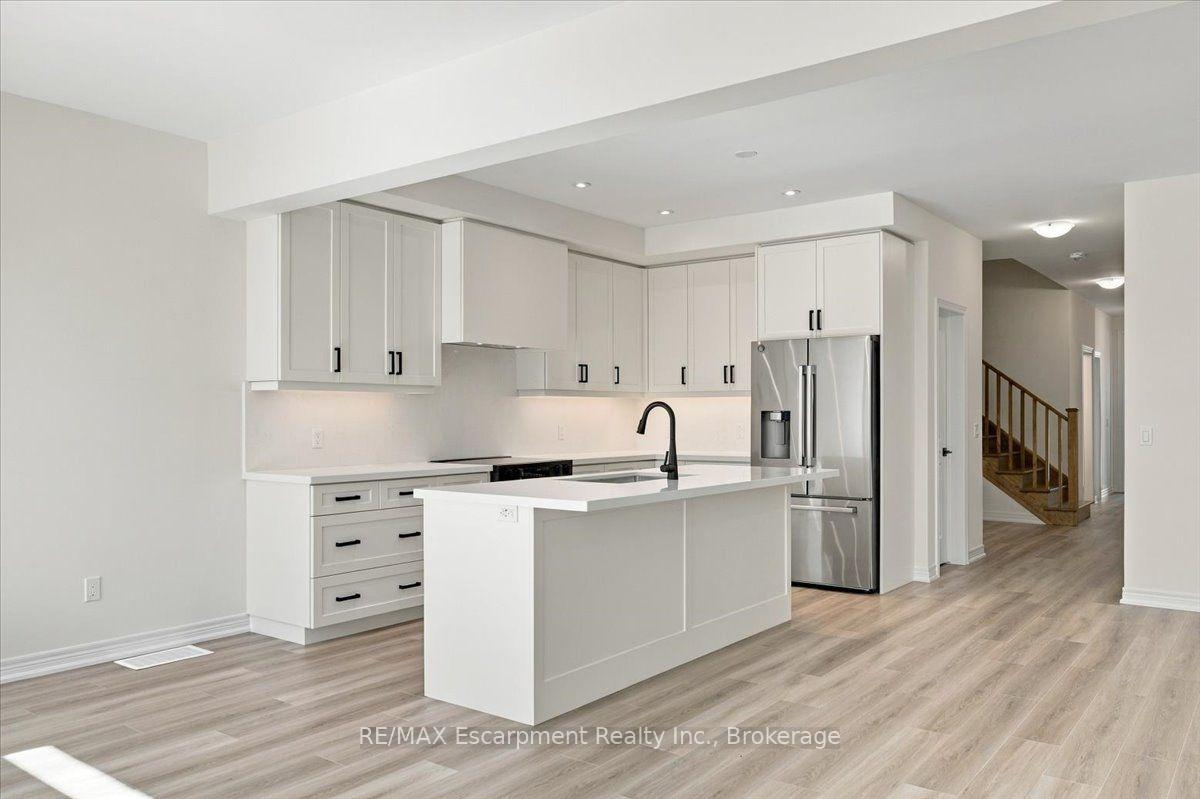 Photo 20 of 108 Valley Trail Place, Hamilton, Waterdown — HOMEH