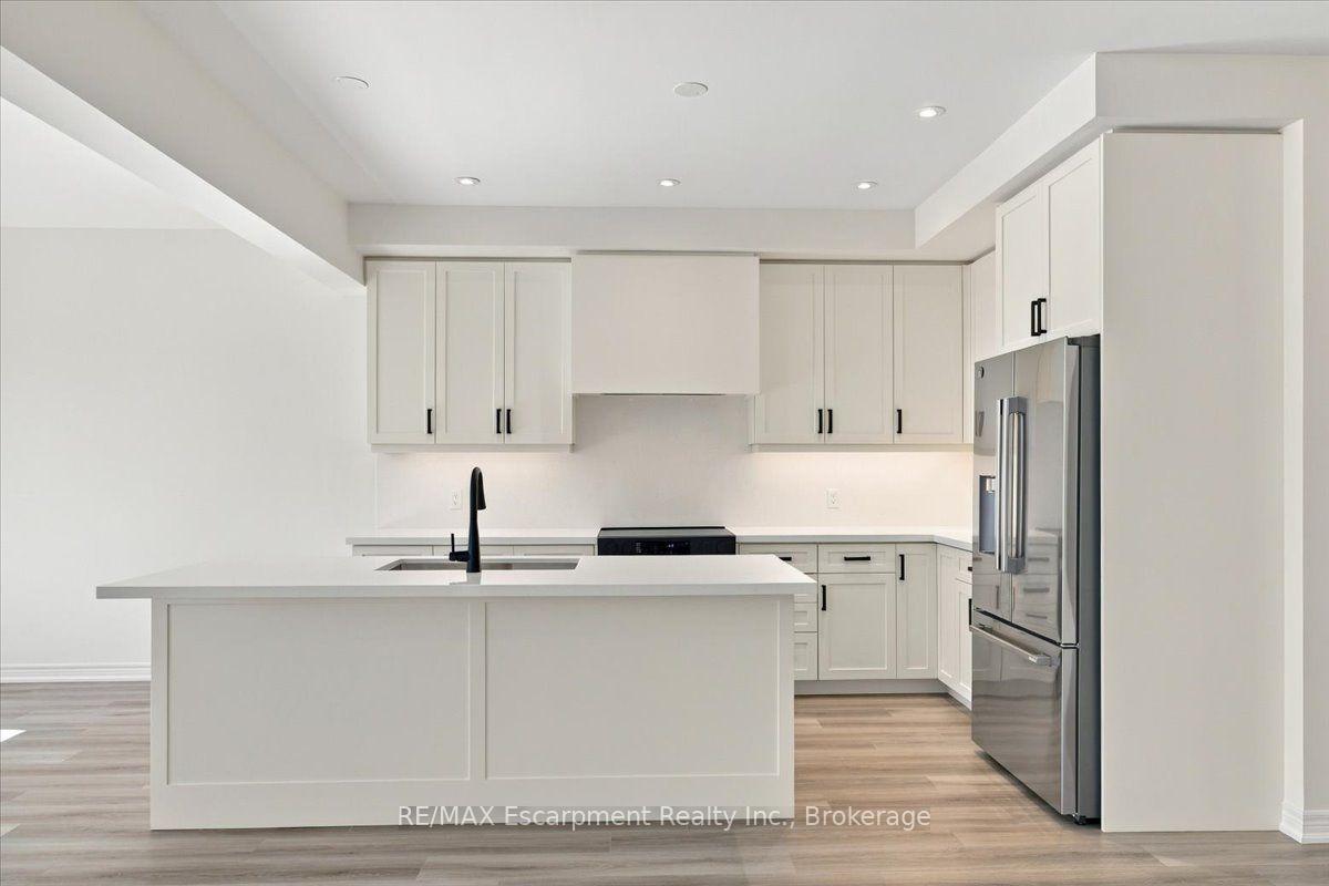 Photo 21 of 108 Valley Trail Place, Hamilton, Waterdown — HOMEH