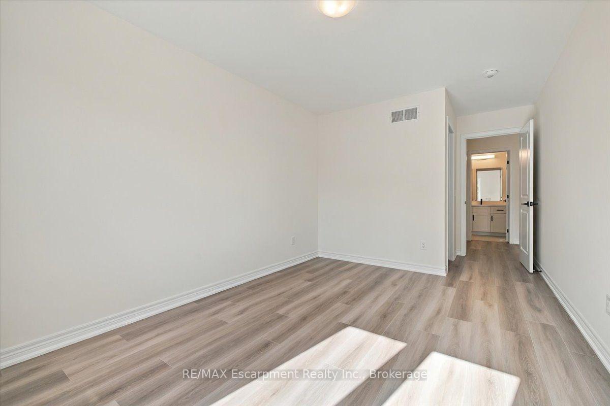 Photo 31 of 108 Valley Trail Place, Hamilton, Waterdown — HOMEH