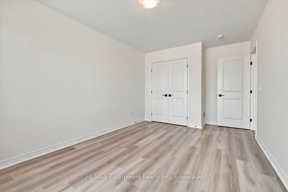 Photo 35 of 108 Valley Trail Place, Hamilton, Waterdown — HOMEH