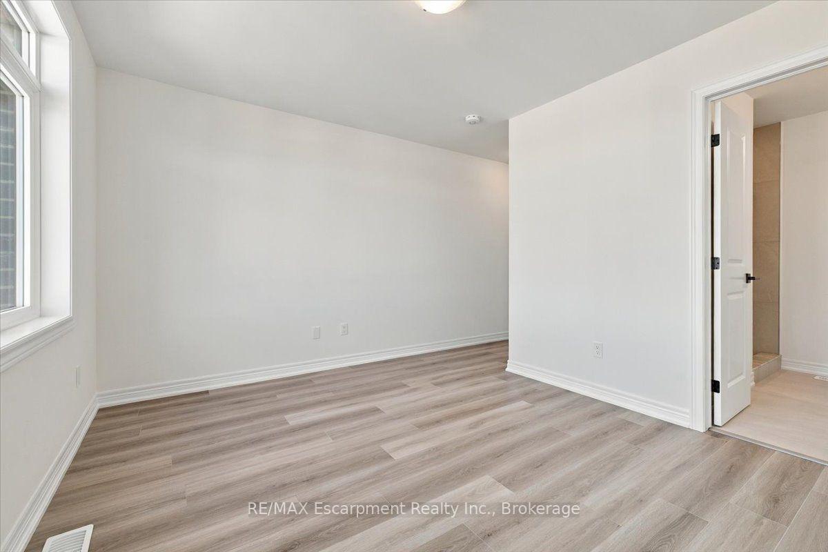 Photo 37 of 108 Valley Trail Place, Hamilton, Waterdown — HOMEH