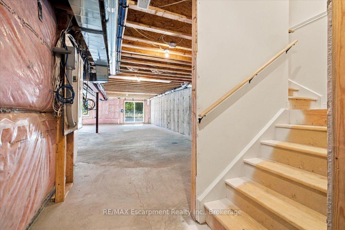 Photo 39 of 108 Valley Trail Place, Hamilton, Waterdown — HOMEH