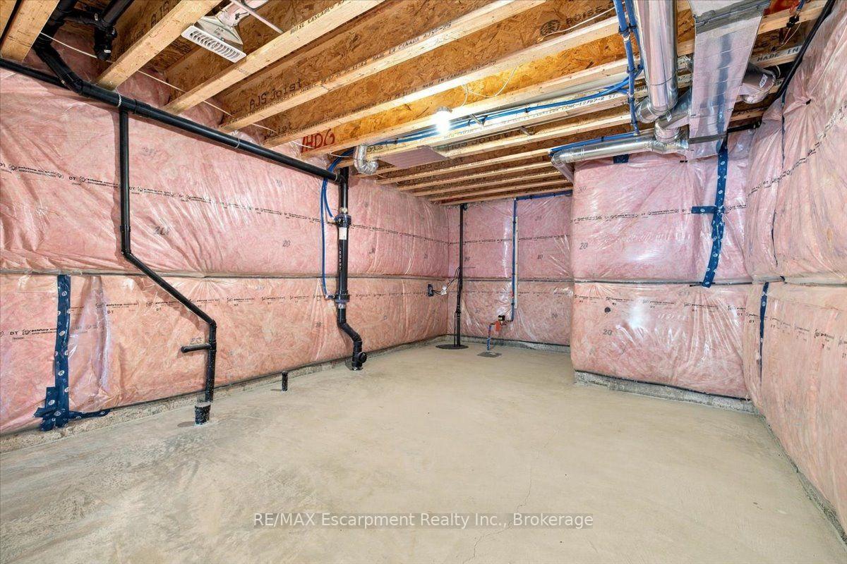 Photo 40 of 108 Valley Trail Place, Hamilton, Waterdown — HOMEH