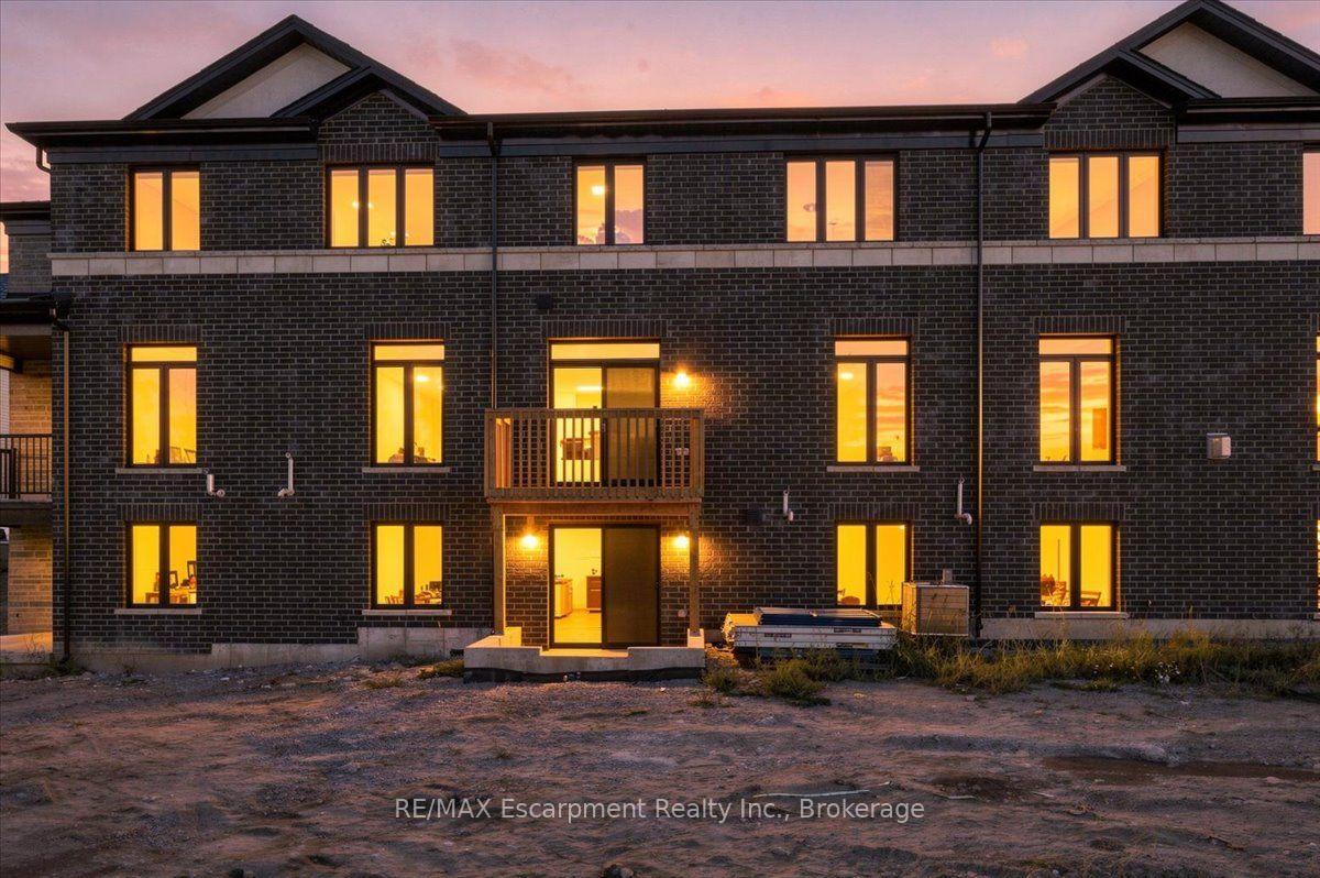 Photo 44 of 108 Valley Trail Place, Hamilton, Waterdown — HOMEH