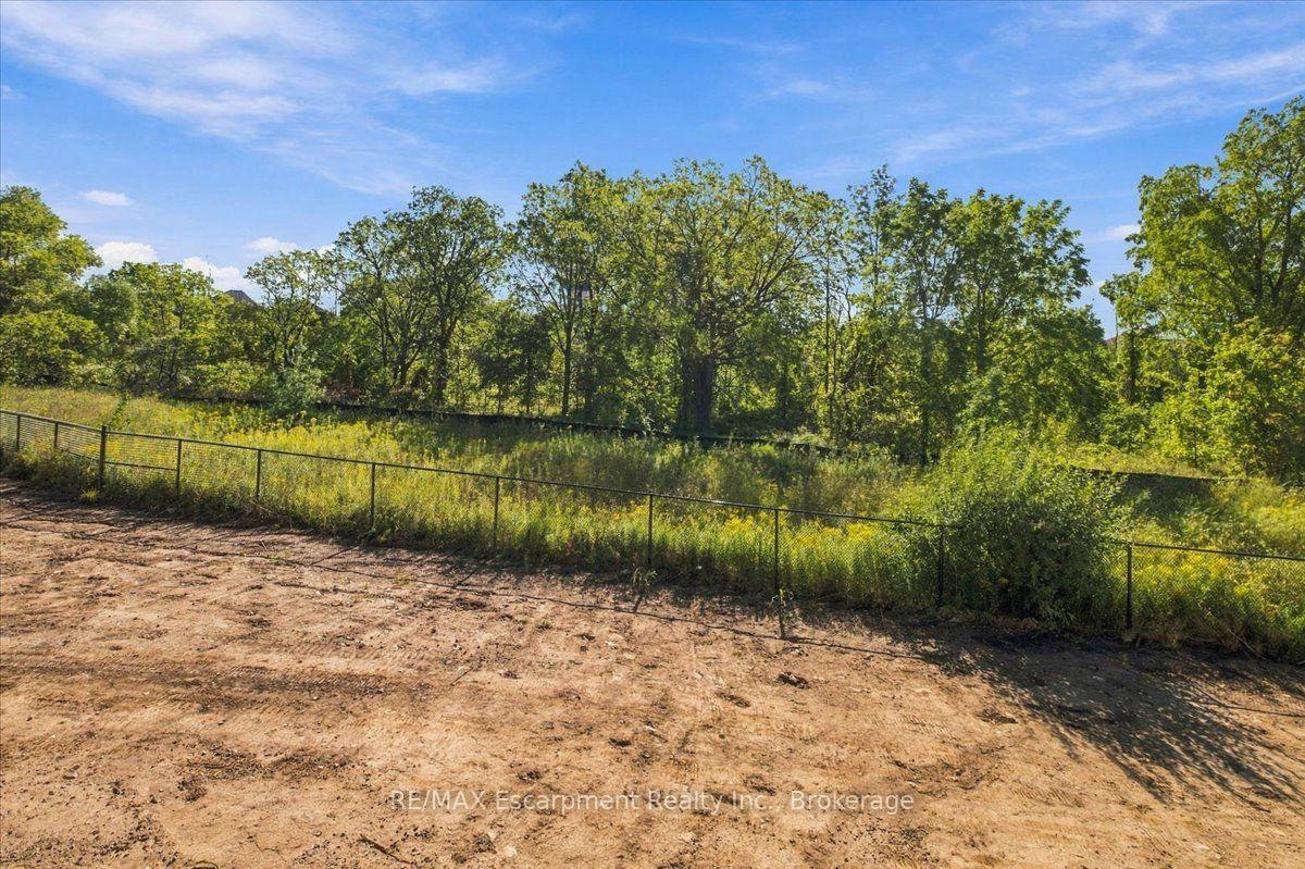 Photo 47 of 108 Valley Trail Place, Hamilton, Waterdown — HOMEH