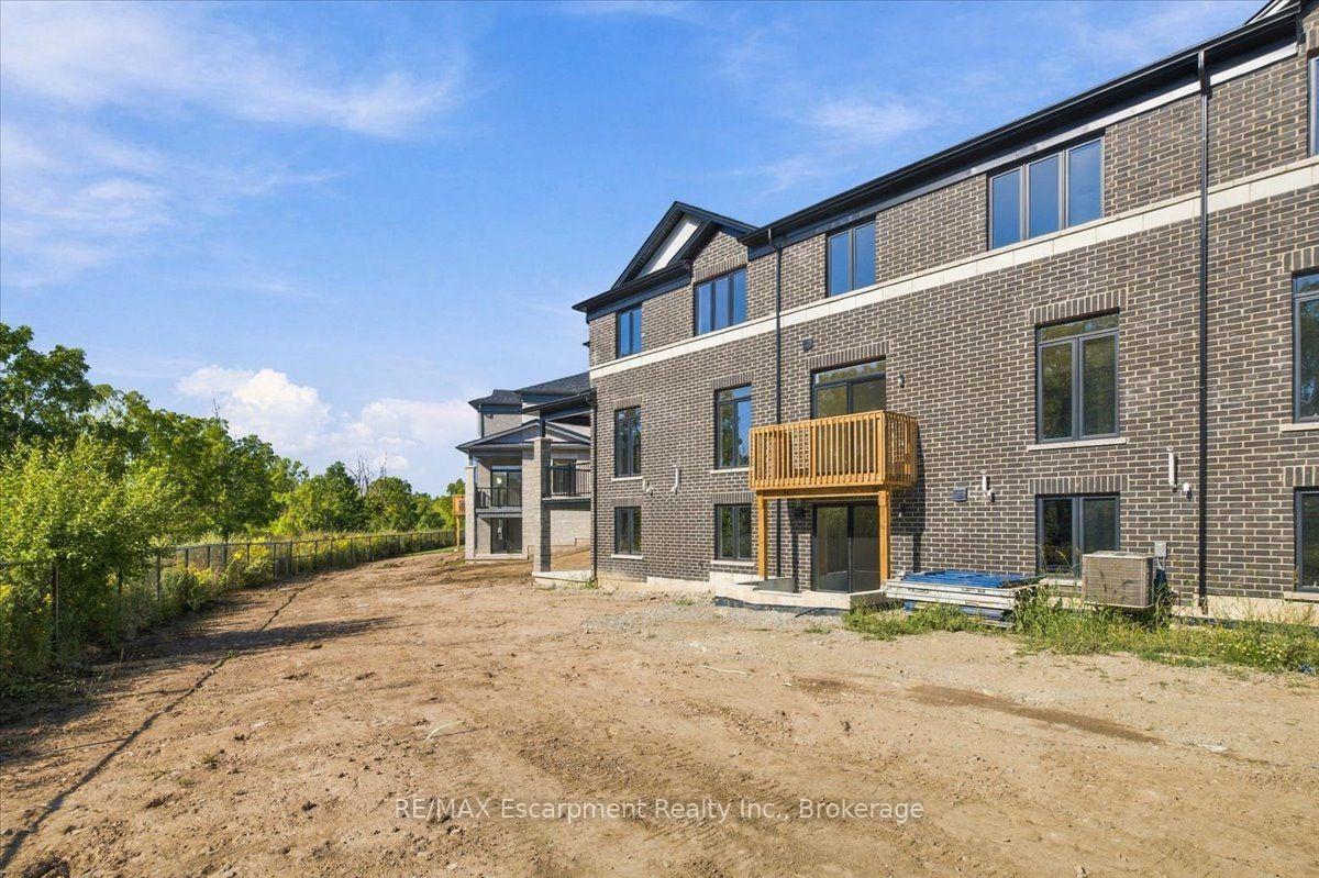 Photo 46 of 108 Valley Trail Place, Hamilton, Waterdown — HOMEH