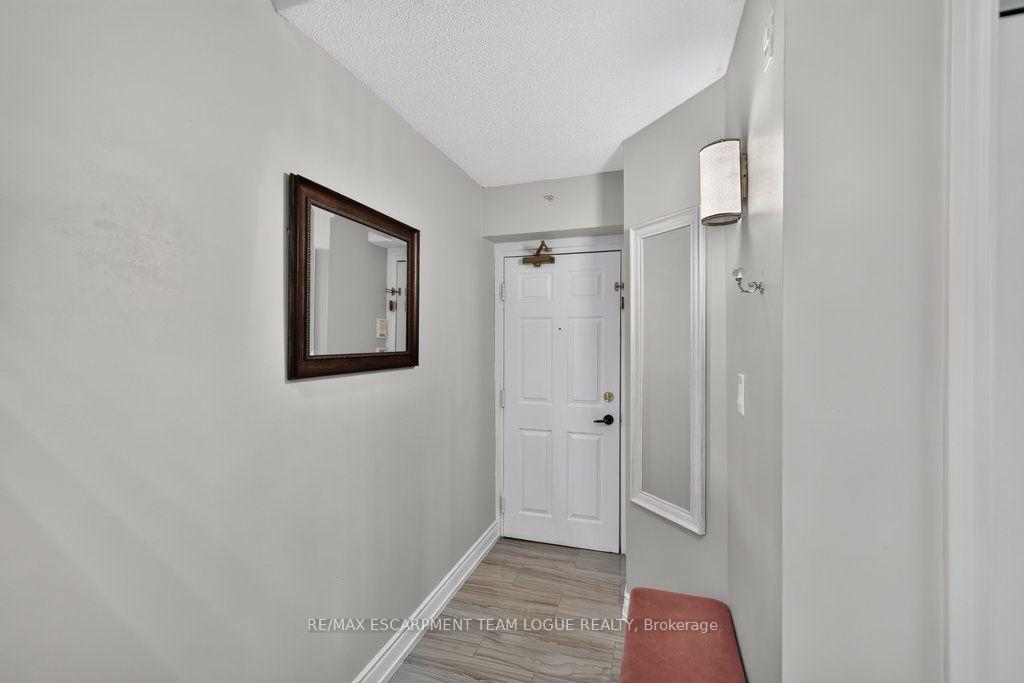 Photo 3 of Unit 412, 4003 Kilmer Drive, Burlington, Tansley — HOMEH