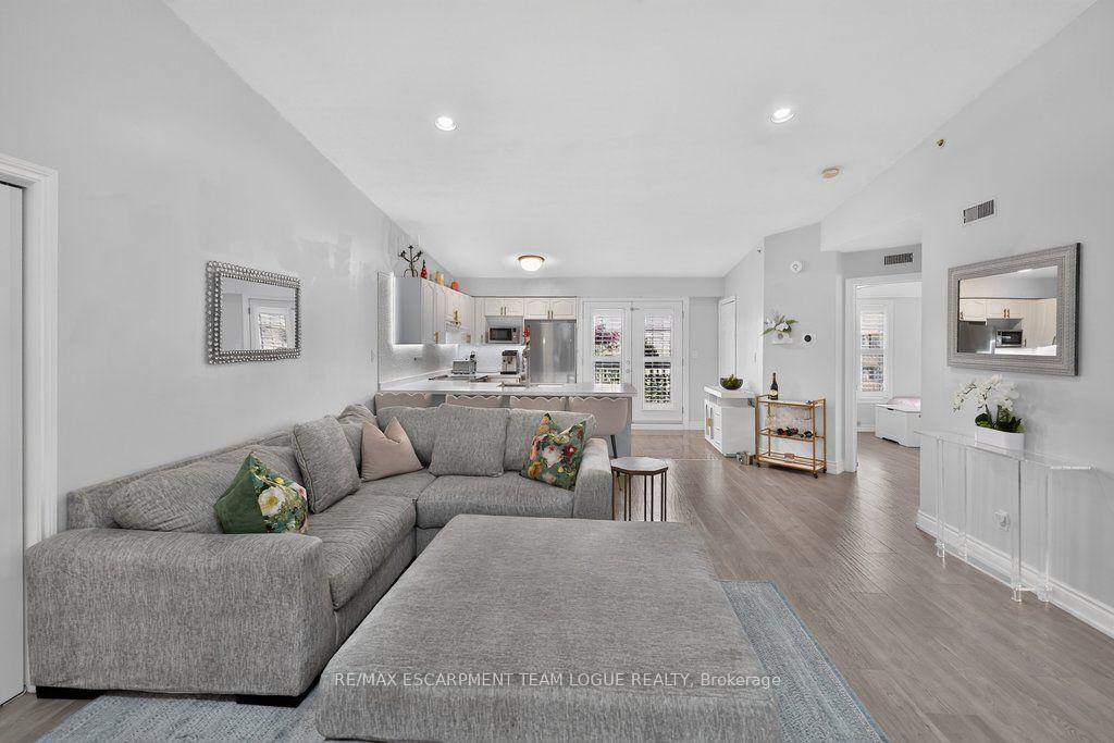 Photo 7 of Unit 412, 4003 Kilmer Drive, Burlington, Tansley — HOMEH