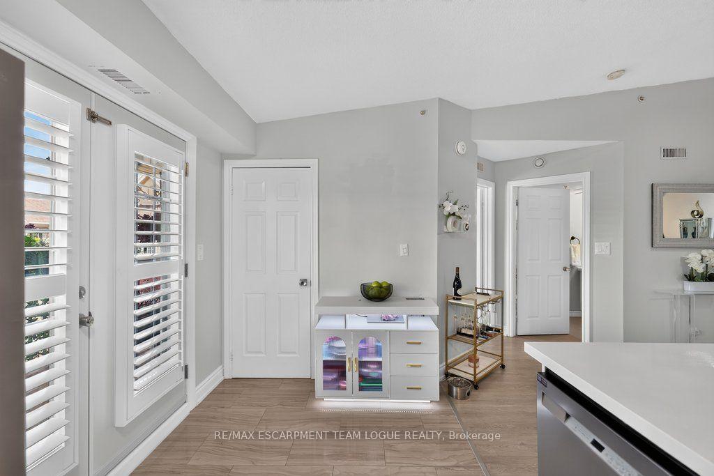 Photo 11 of Unit 412, 4003 Kilmer Drive, Burlington, Tansley — HOMEH