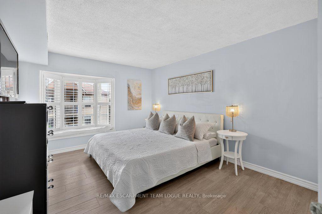 Photo 12 of Unit 412, 4003 Kilmer Drive, Burlington, Tansley — HOMEH