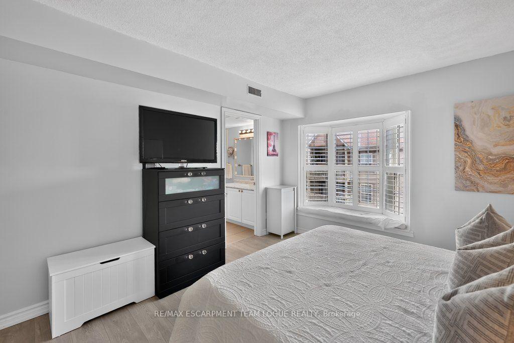 Photo 13 of Unit 412, 4003 Kilmer Drive, Burlington, Tansley — HOMEH