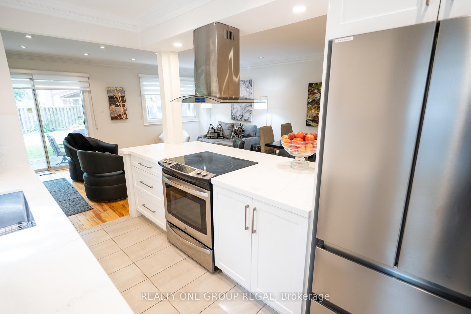 Photo 4 of 78 Baywood Court, Markham, Royal Orchard — HOMEH