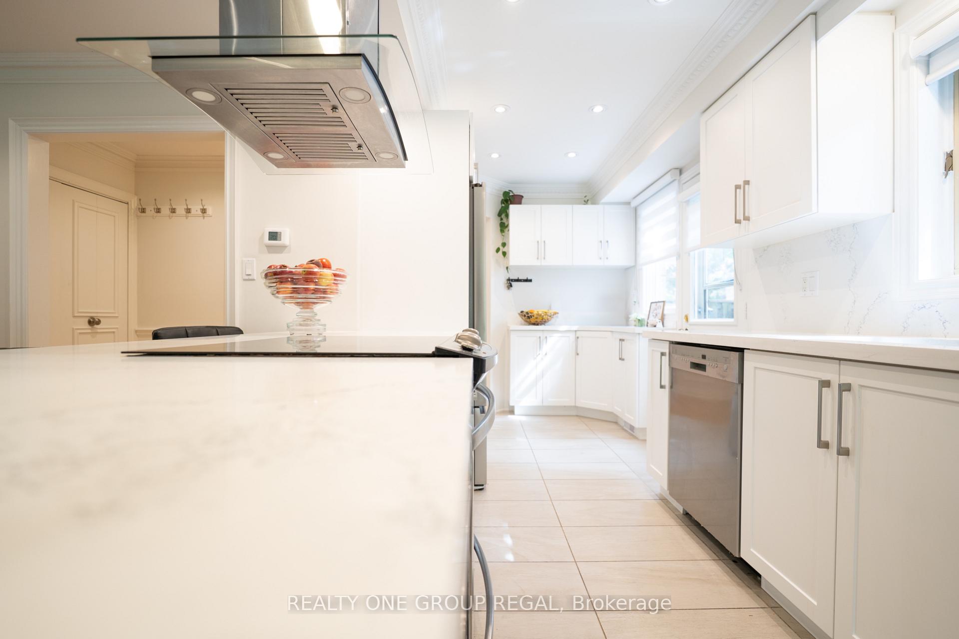 Photo 5 of 78 Baywood Court, Markham, Royal Orchard — HOMEH