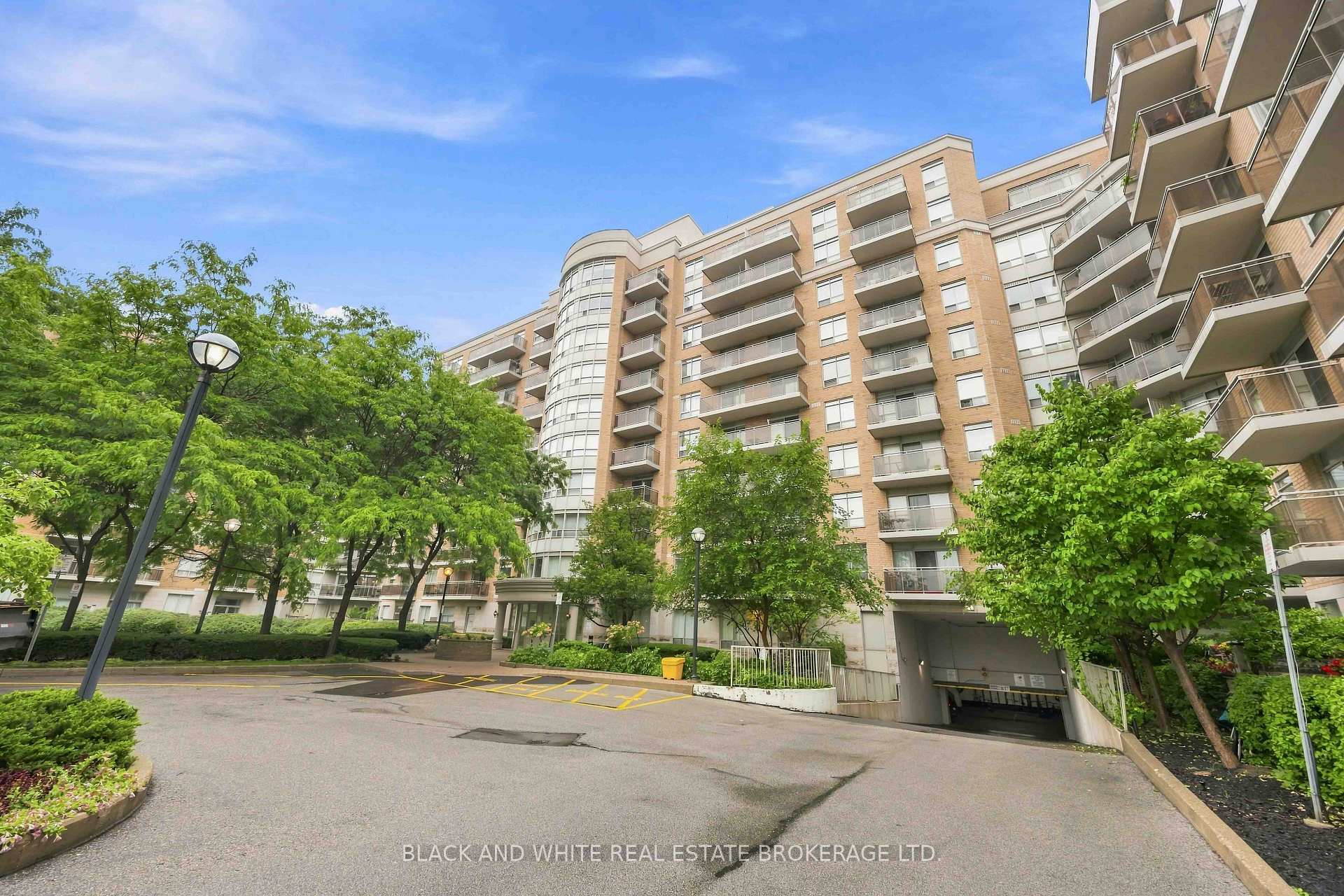 Front of Unit 524, 650 Lawrence Avenue W
