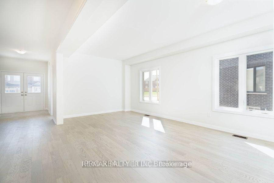 Photo 3 of Unit Main Floor, 1038 Hardy Way, Innisfil, Lefroy — HOMEH